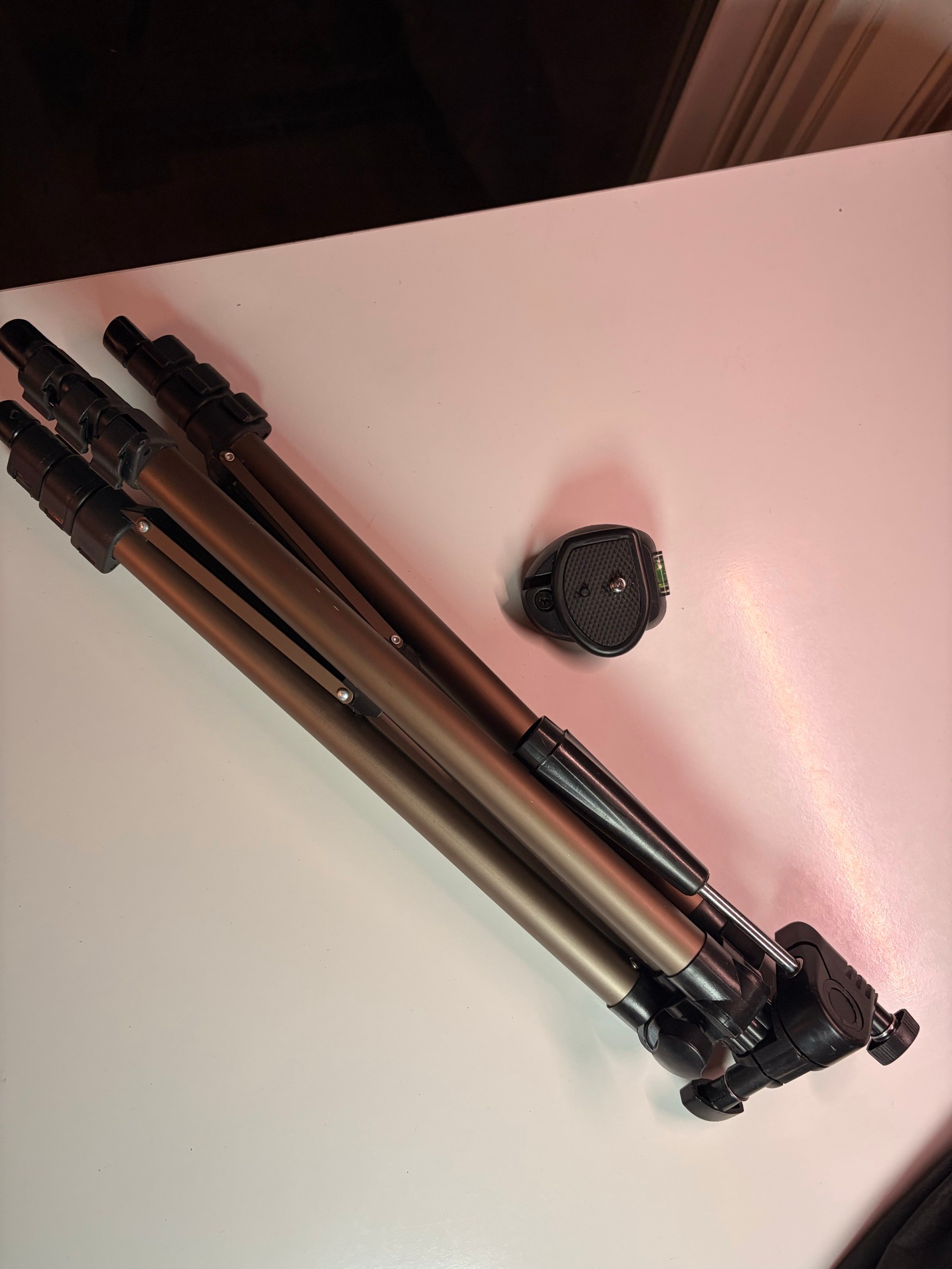 AmazonBasics camera tripod w/ carrying bag