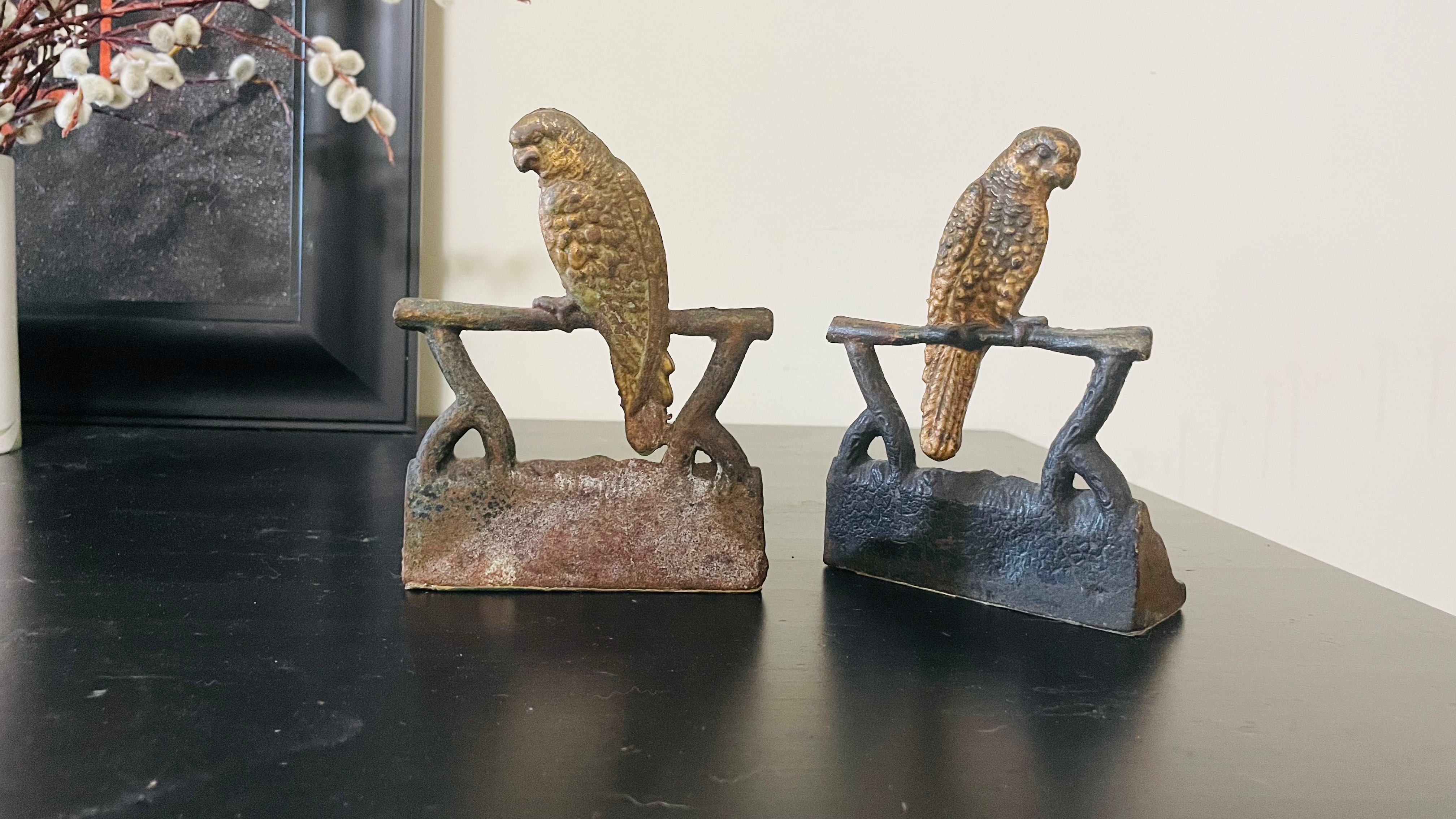 Antique cast iron parrot bookends. Circa 1920's - photo 2