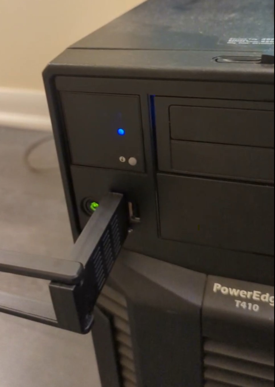 Dell T410 Tower Server  Runs Windows 10 smoothly