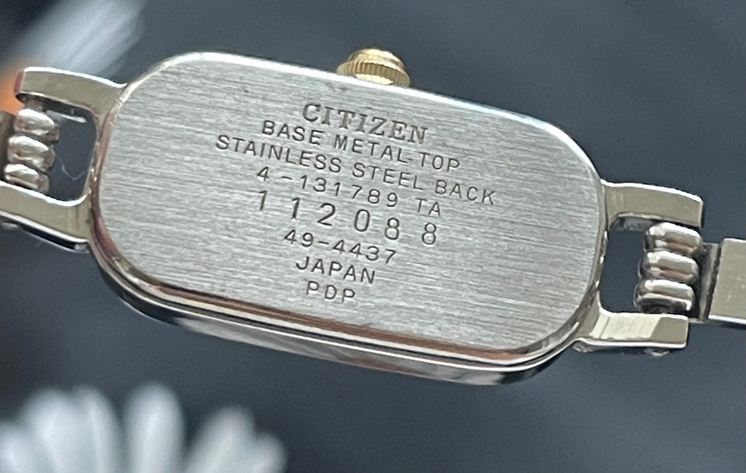 Vintage 1981 Citizen Two-Tone Palladium Bangle Watch - photo 4