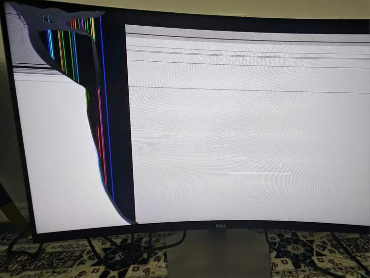 Dell 32” Curved Monitor S3222HN – Broken Screen – For Parts Only - photo 4