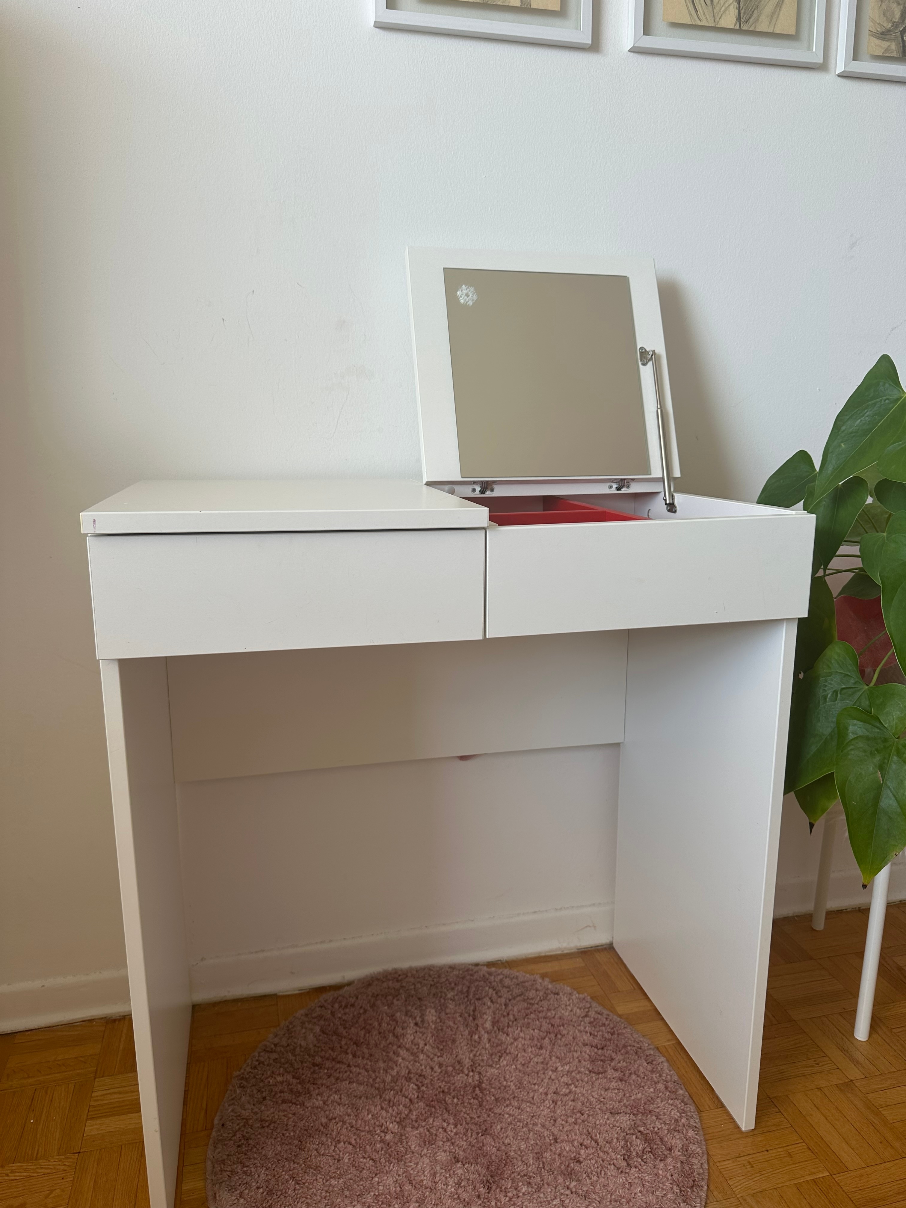 White Makeup Vanity Desk with Flip-Up Mirror