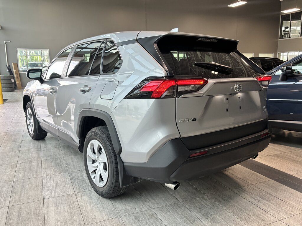 2025 Toyota RAV4 - photo 3