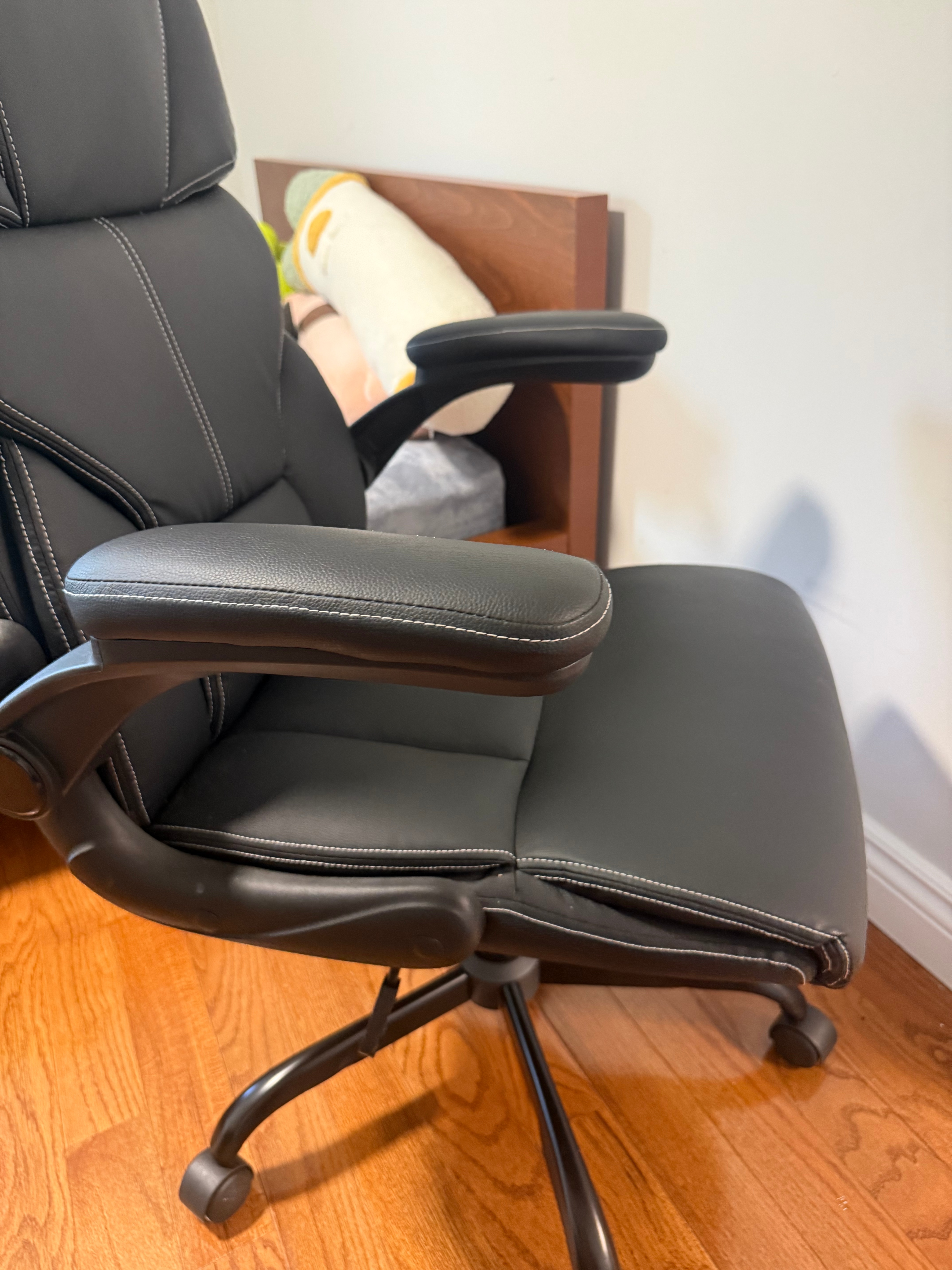 Ergonomic Leather Office Chair High Back Executive Desk Chair