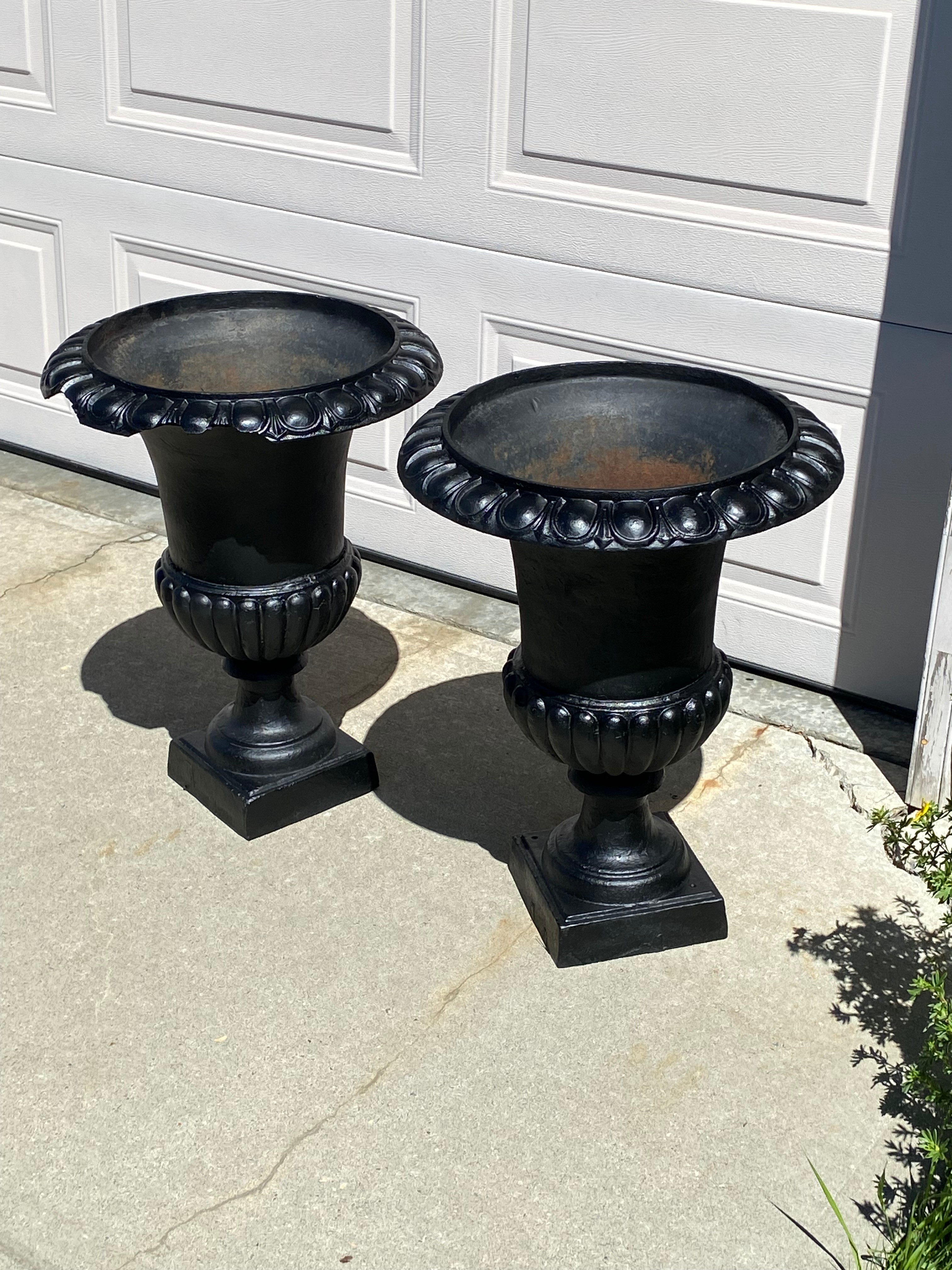 Black Urn‑Style Planters - photo 2