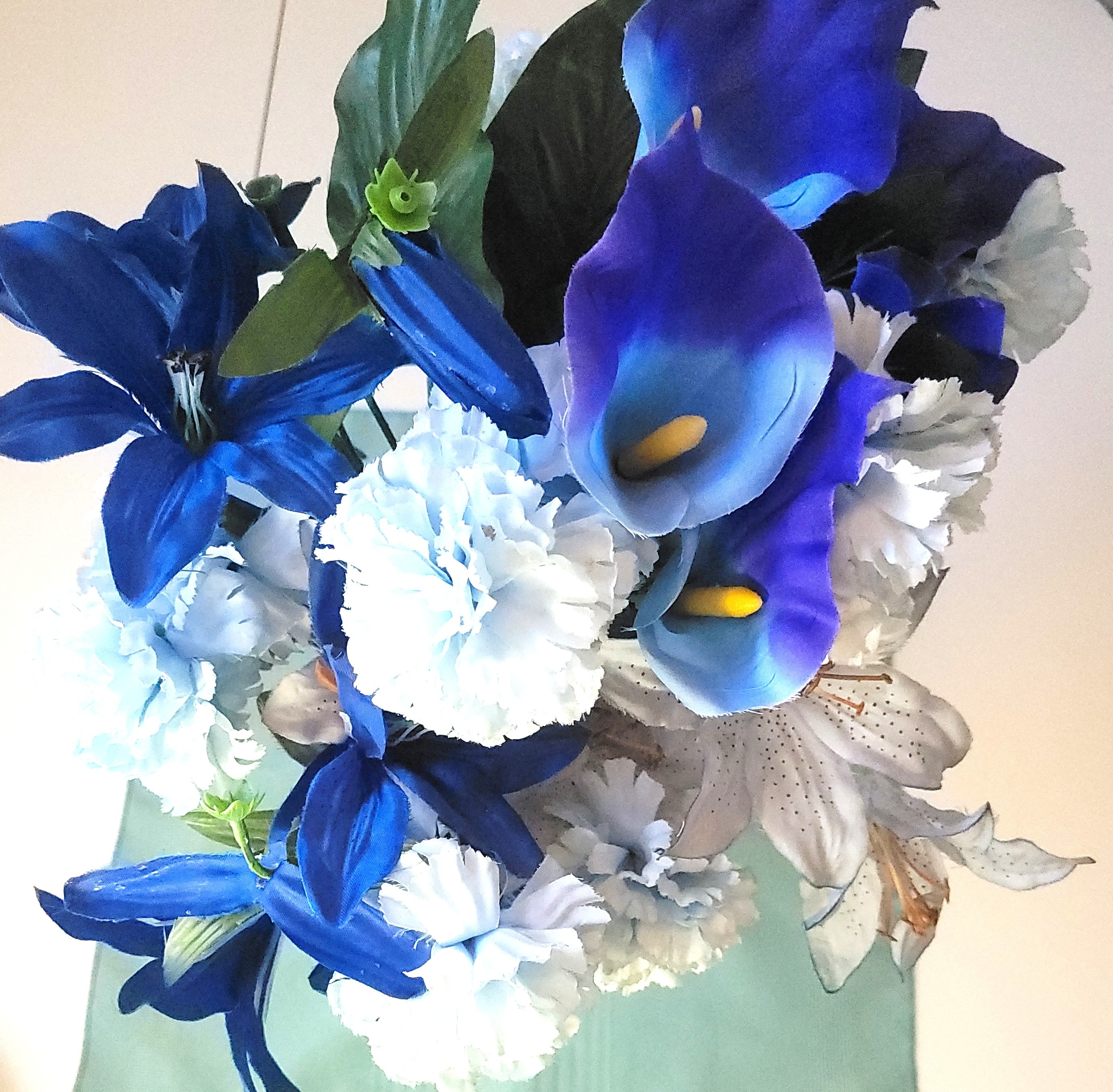 Faux Silk Blue & White Floral Arrangement Clear Glass Hurricane - photo 3