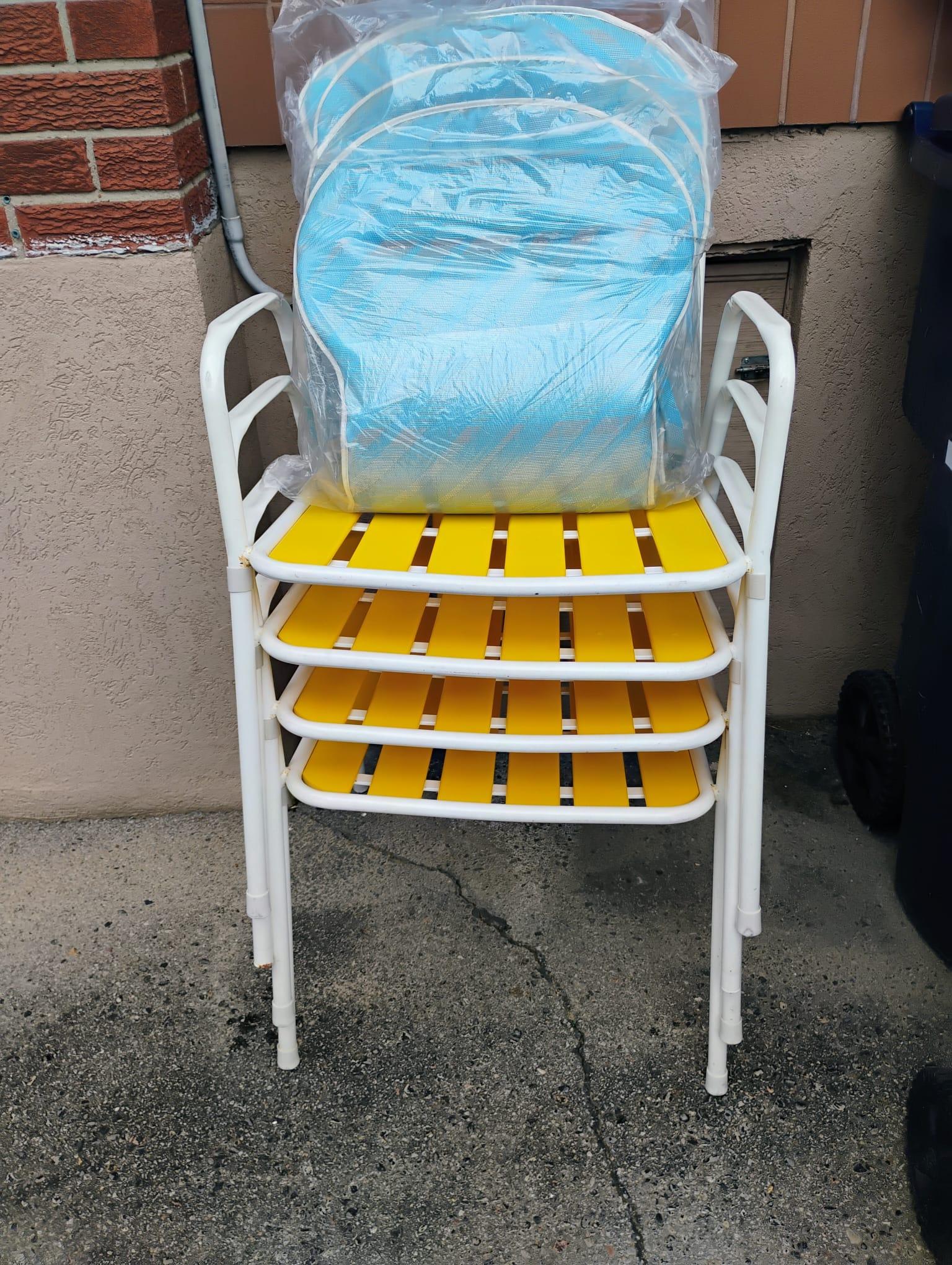 Vintage 80s Set of 4 Heavy Duty Yellow/White Patio Chairs - photo 2
