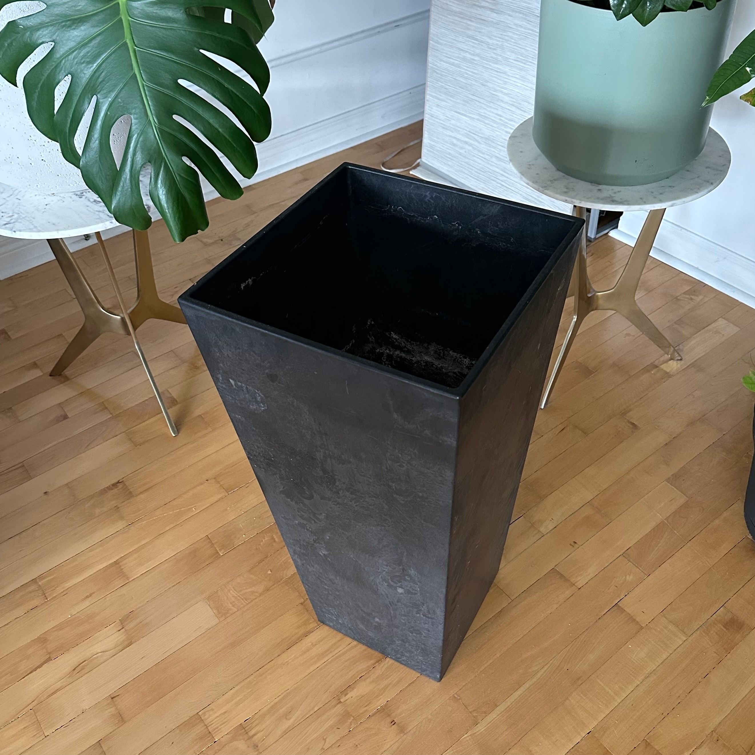 Novelty Mfg 27.5" Stone Resin Self-Watering Planter - photo 2