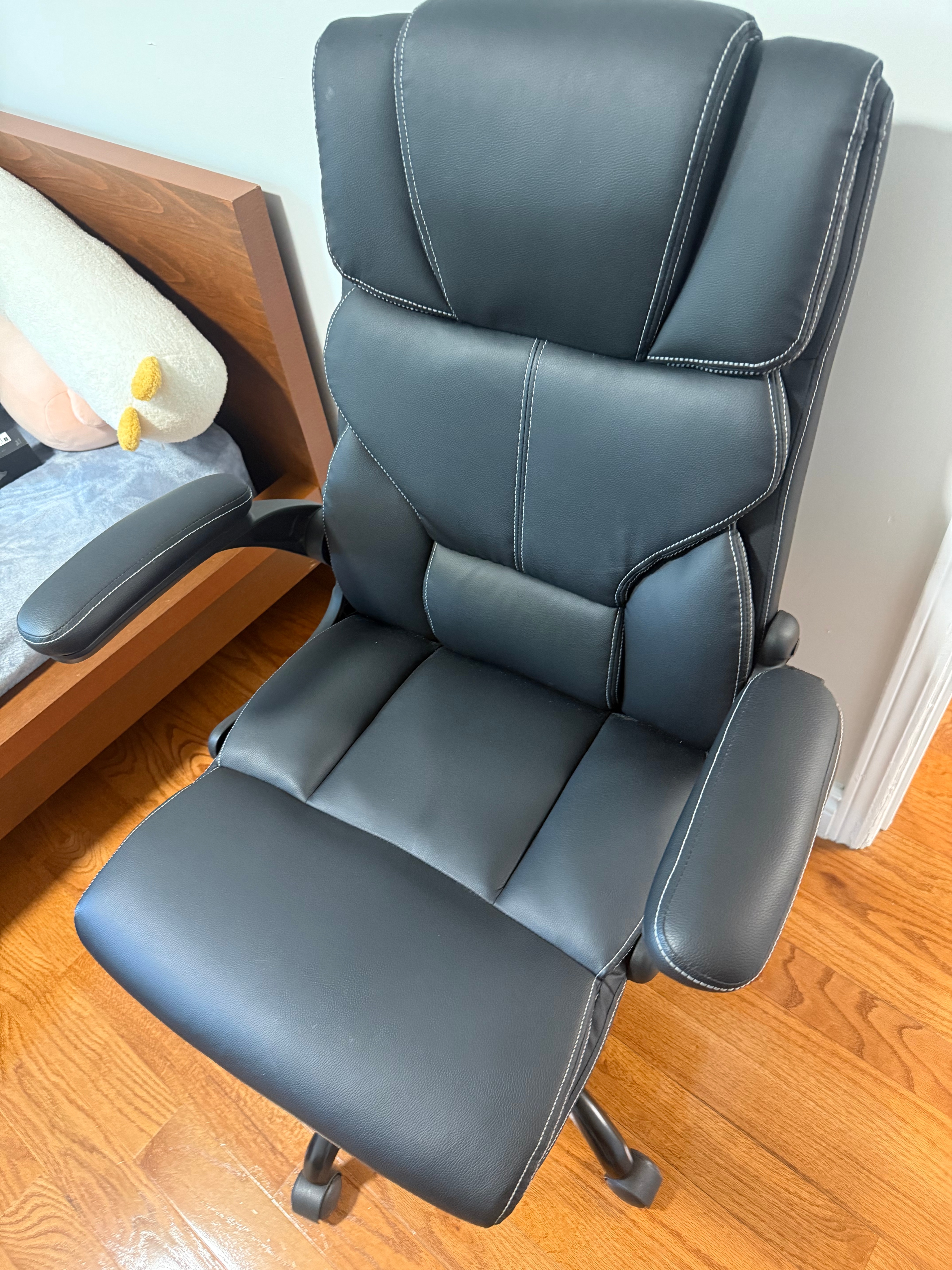 Ergonomic Leather Office Chair High Back Executive Desk Chair - photo 3