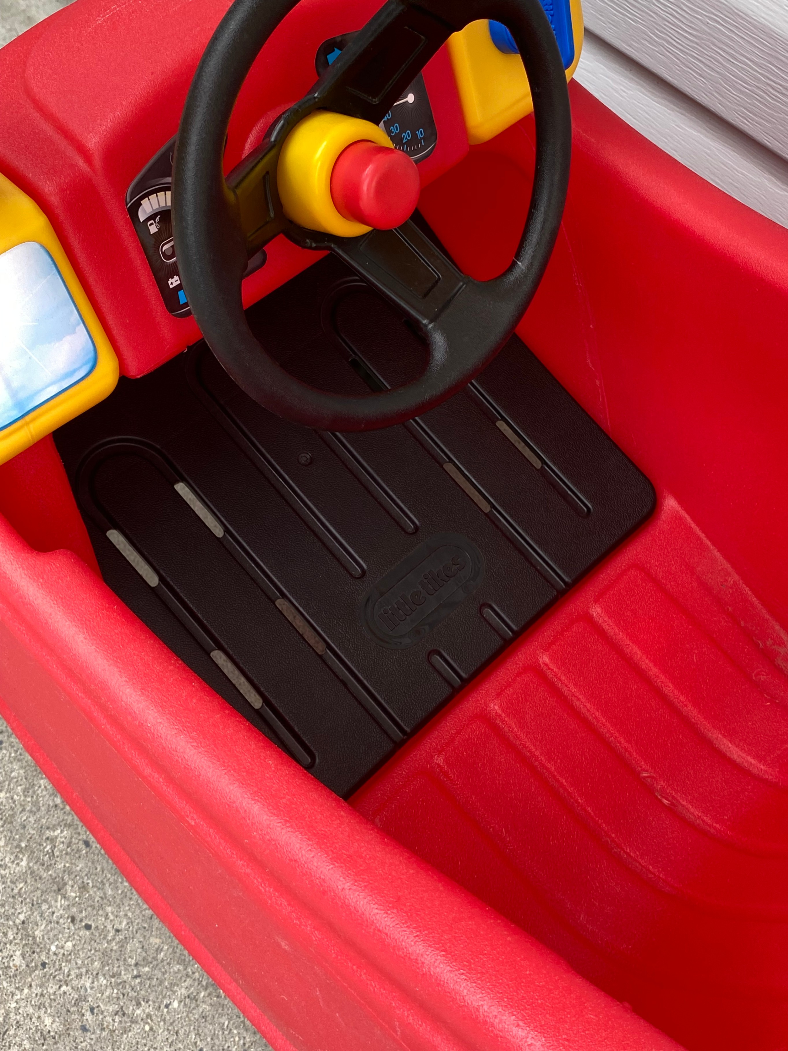 Little Tikes Cozy Coupe Ride-On Toy Car - photo 3