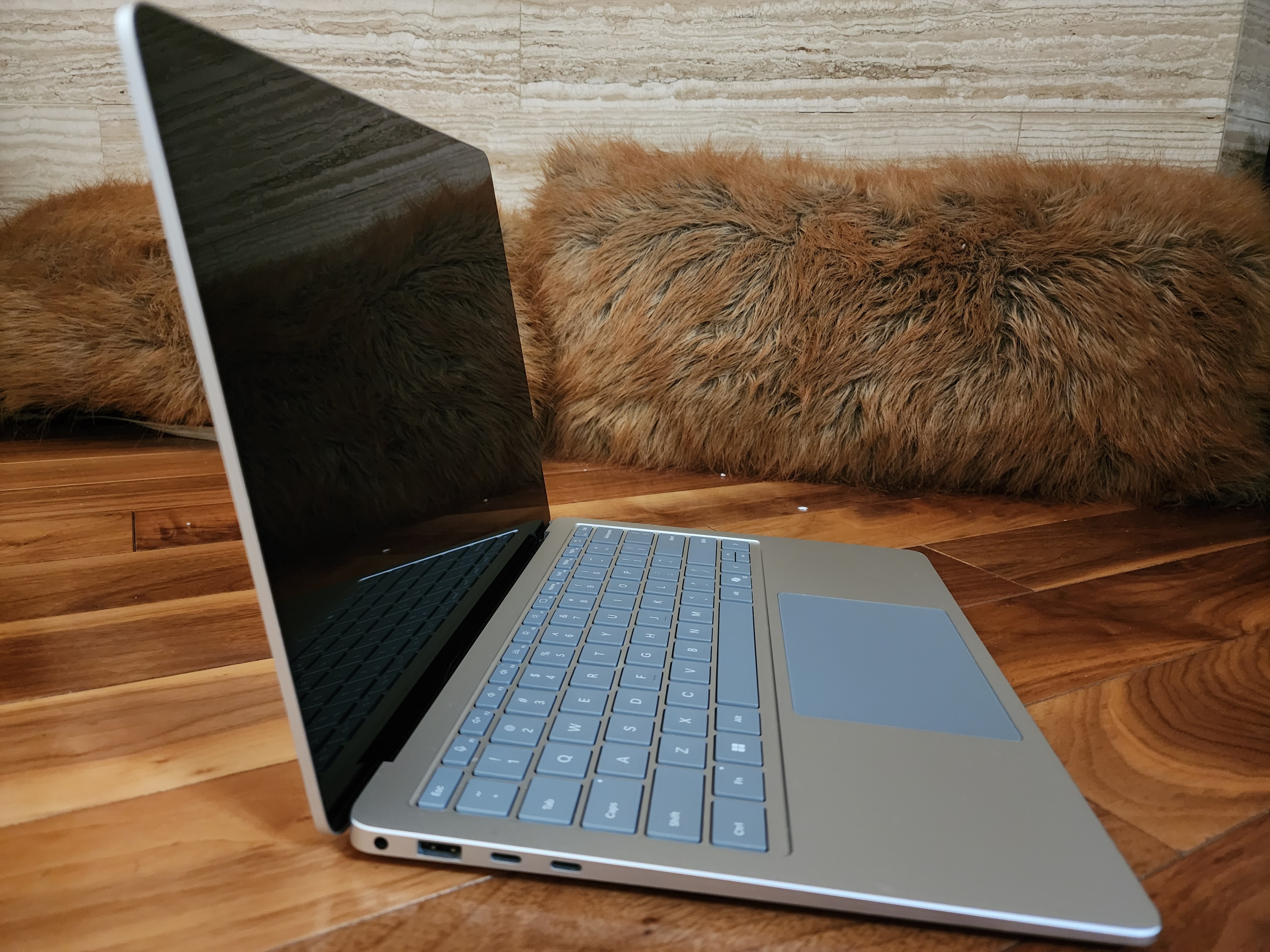 Surface Laptop 7 (Snapdragon X Plus, 16GB RAM, 256GB SSD) - photo 3