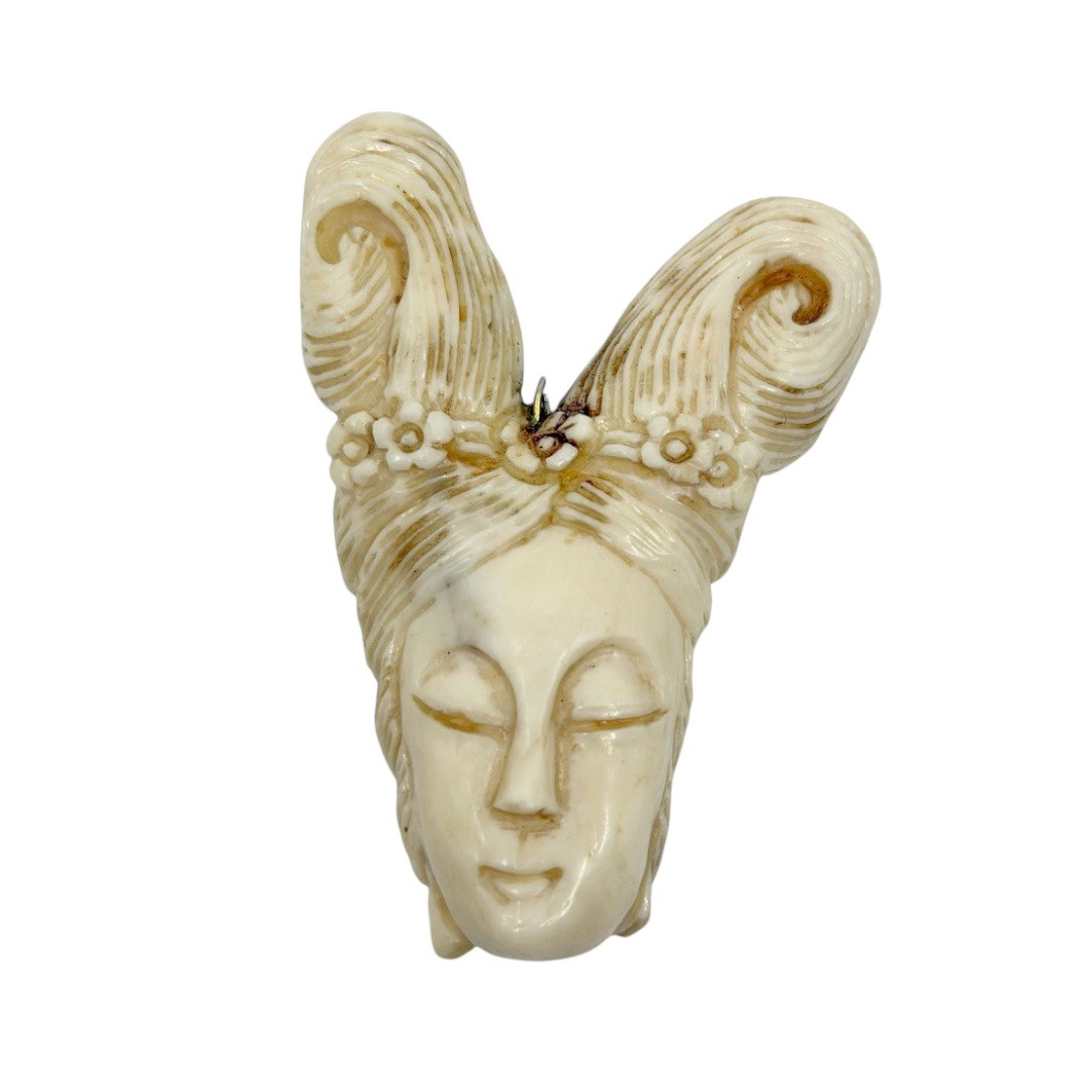 Vintage Chinese Angel Skin Coral Asian woman pendant