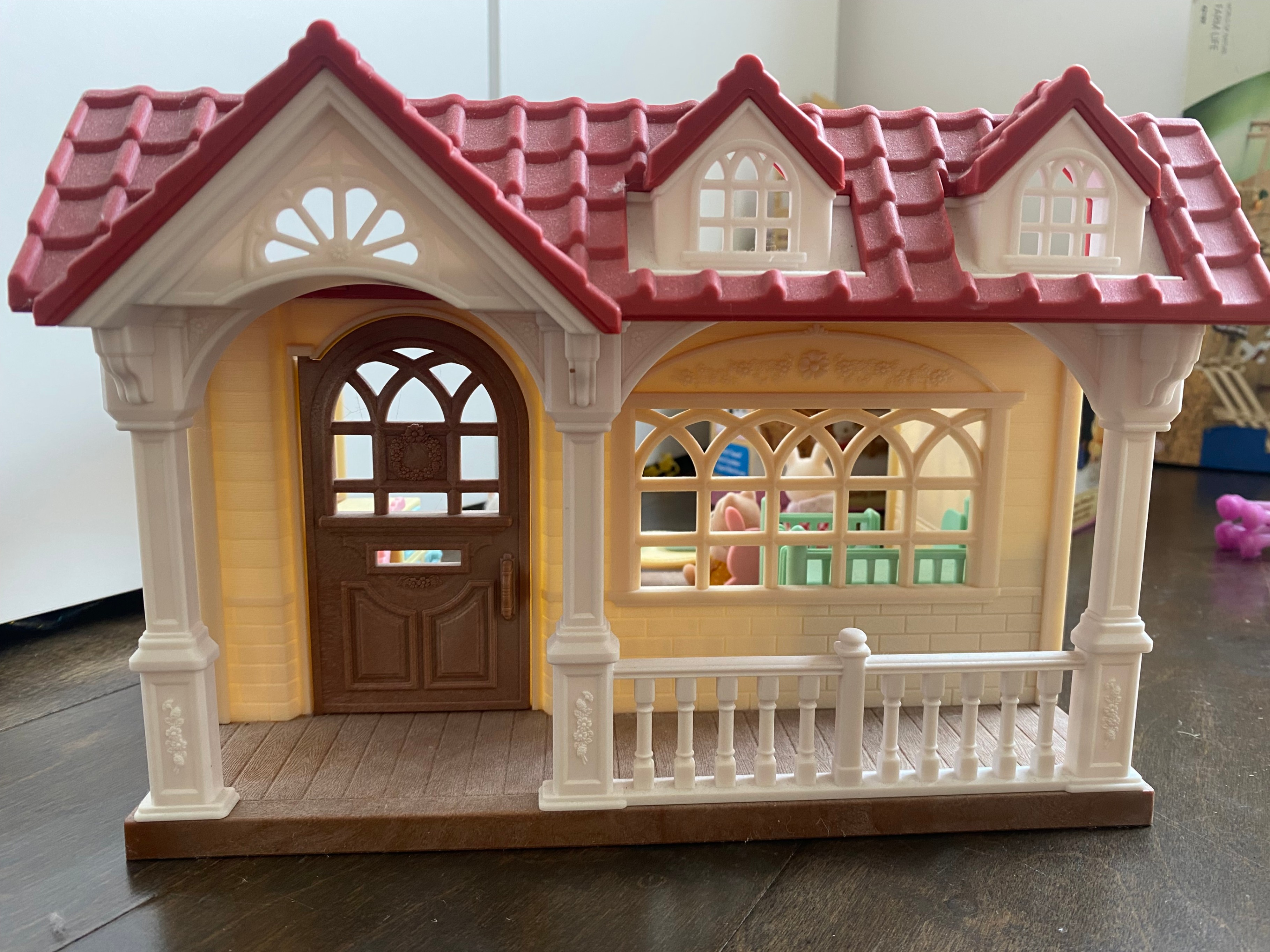 Calico Sweet Rasberry Home - comes fully furnished+3 critters