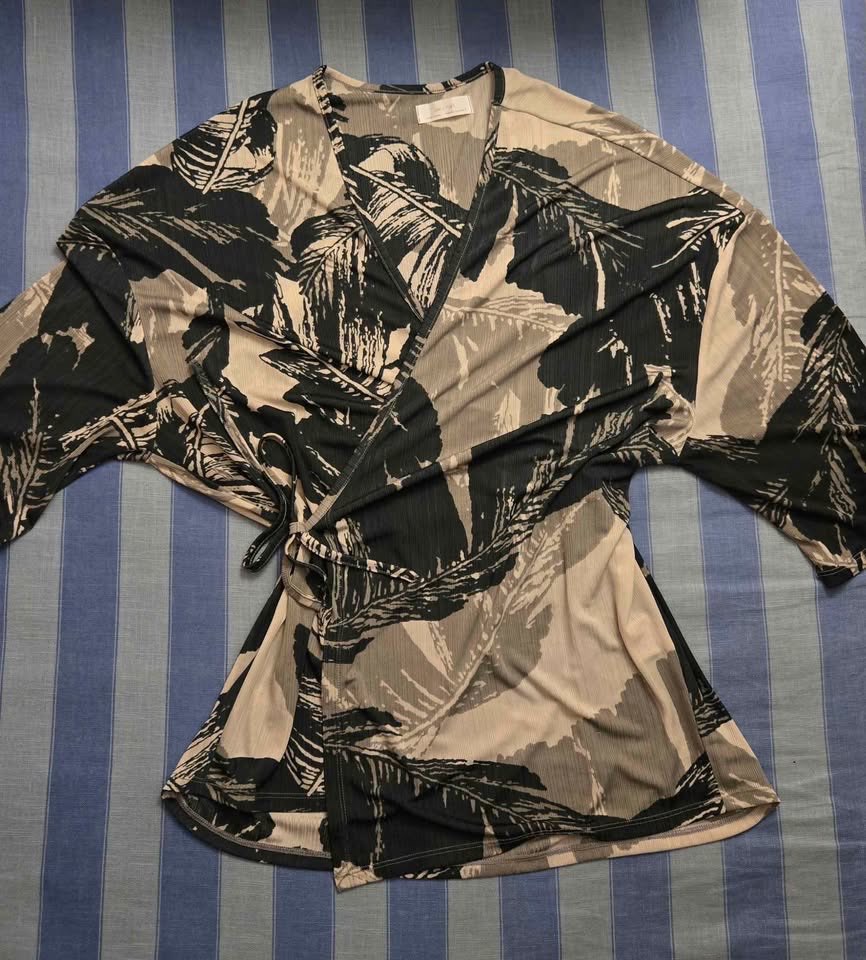OAK AND FORT WRAP TOP TROPICAL LEAF PRINT WOMENS LARGE