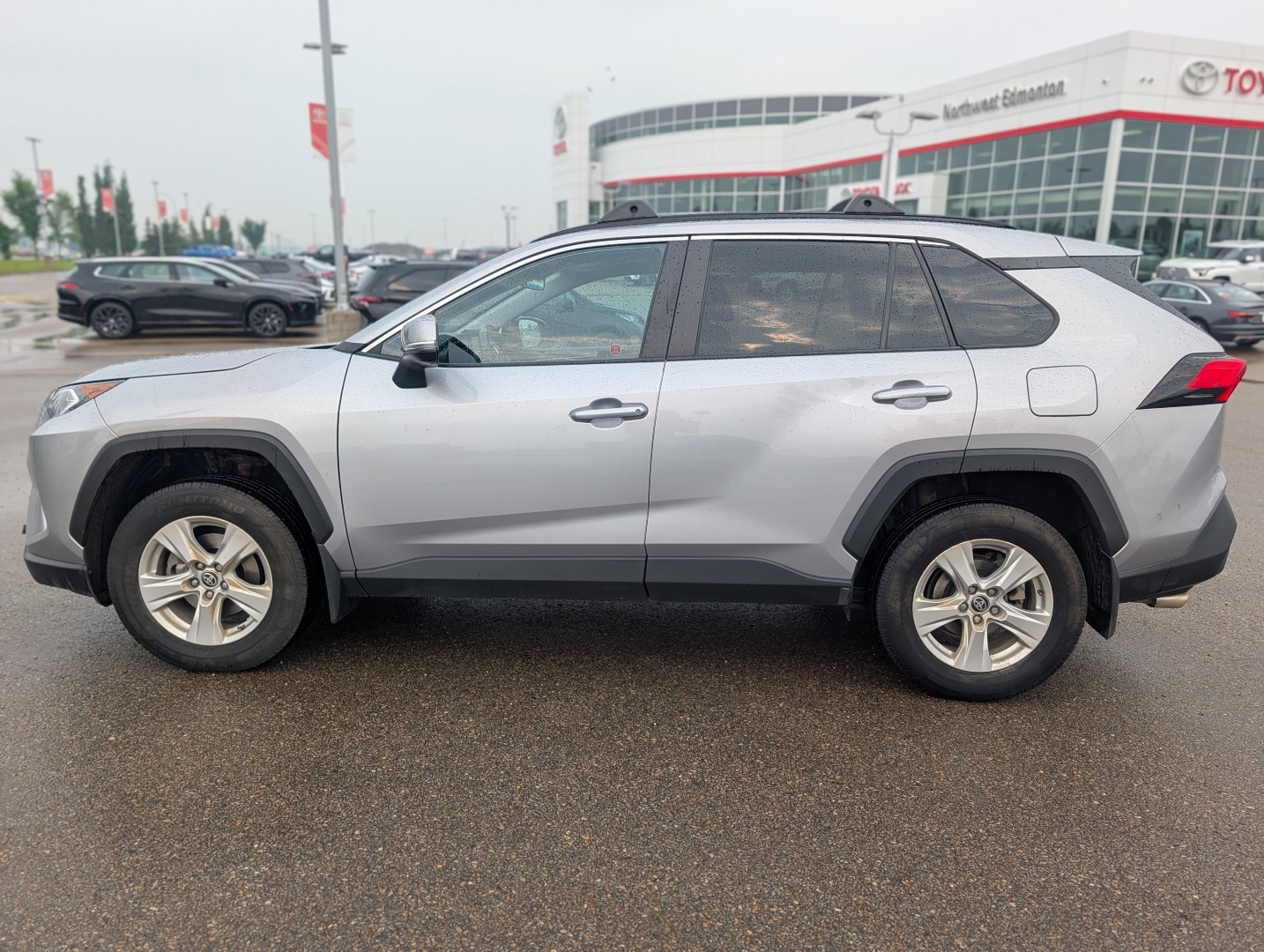 2021 Toyota RAV4 - photo 2