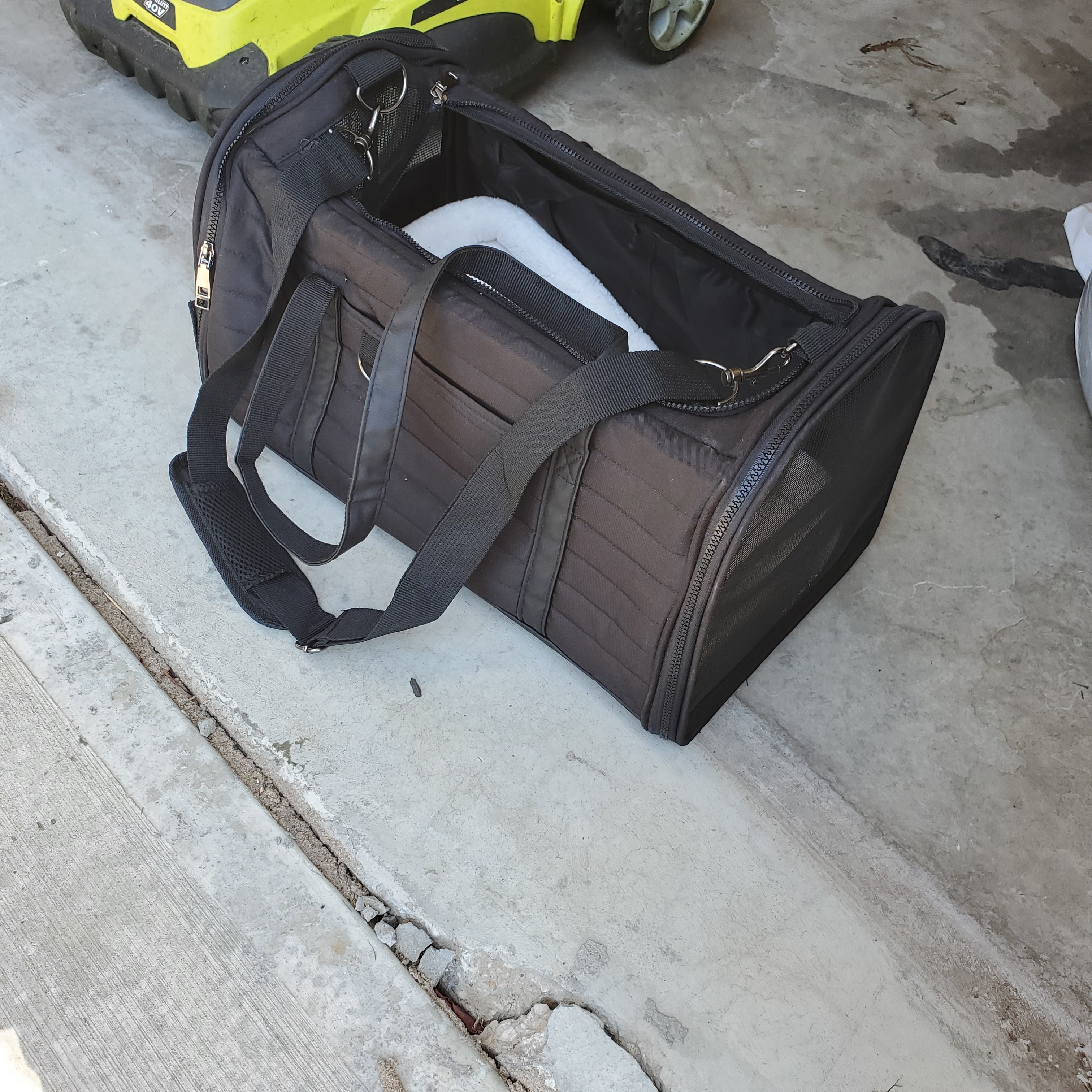 Small dog / pet carrier - photo 2