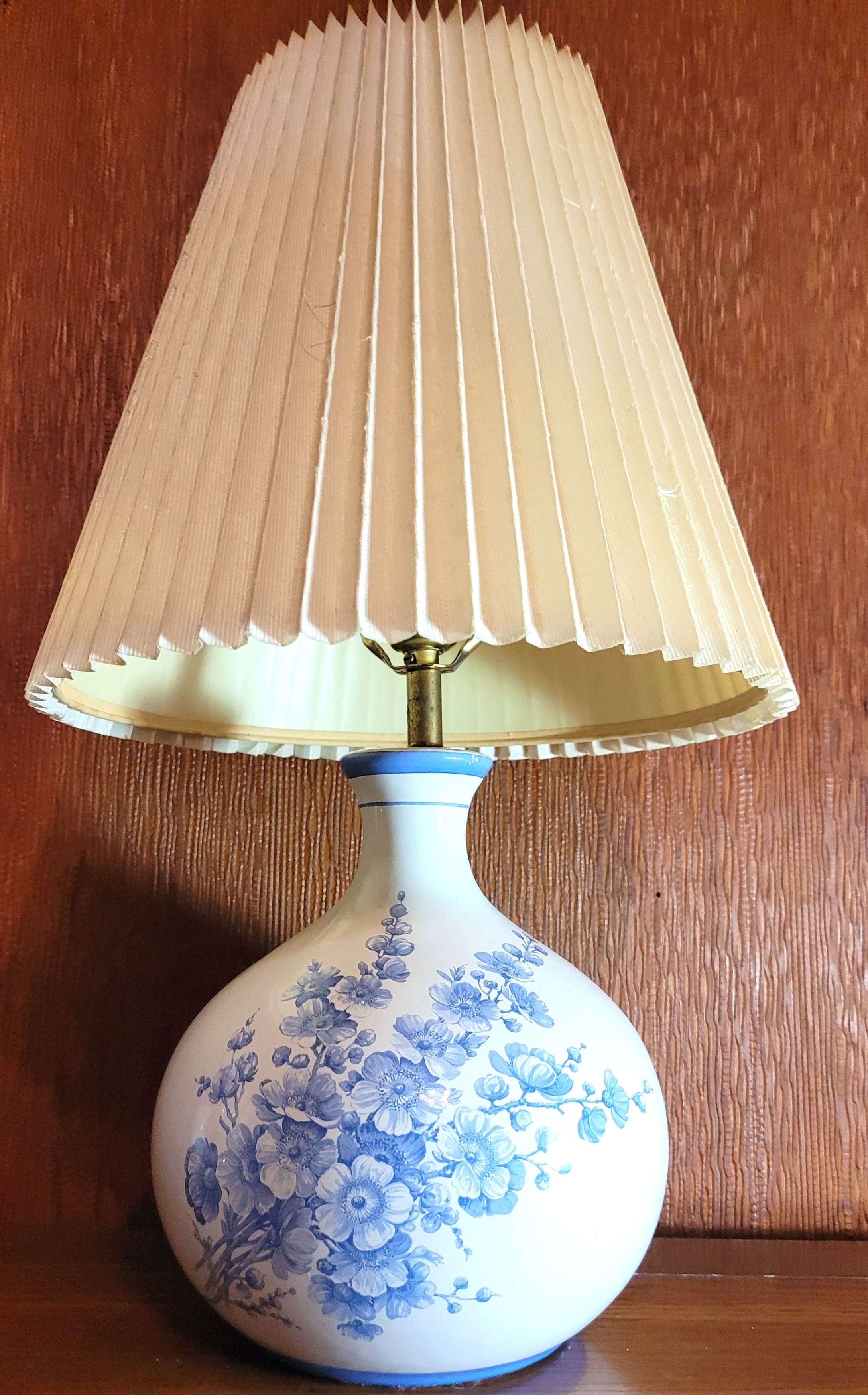 Ceramic Floral Table Lamp with Pleated Shade Blue and White 70s - photo 2
