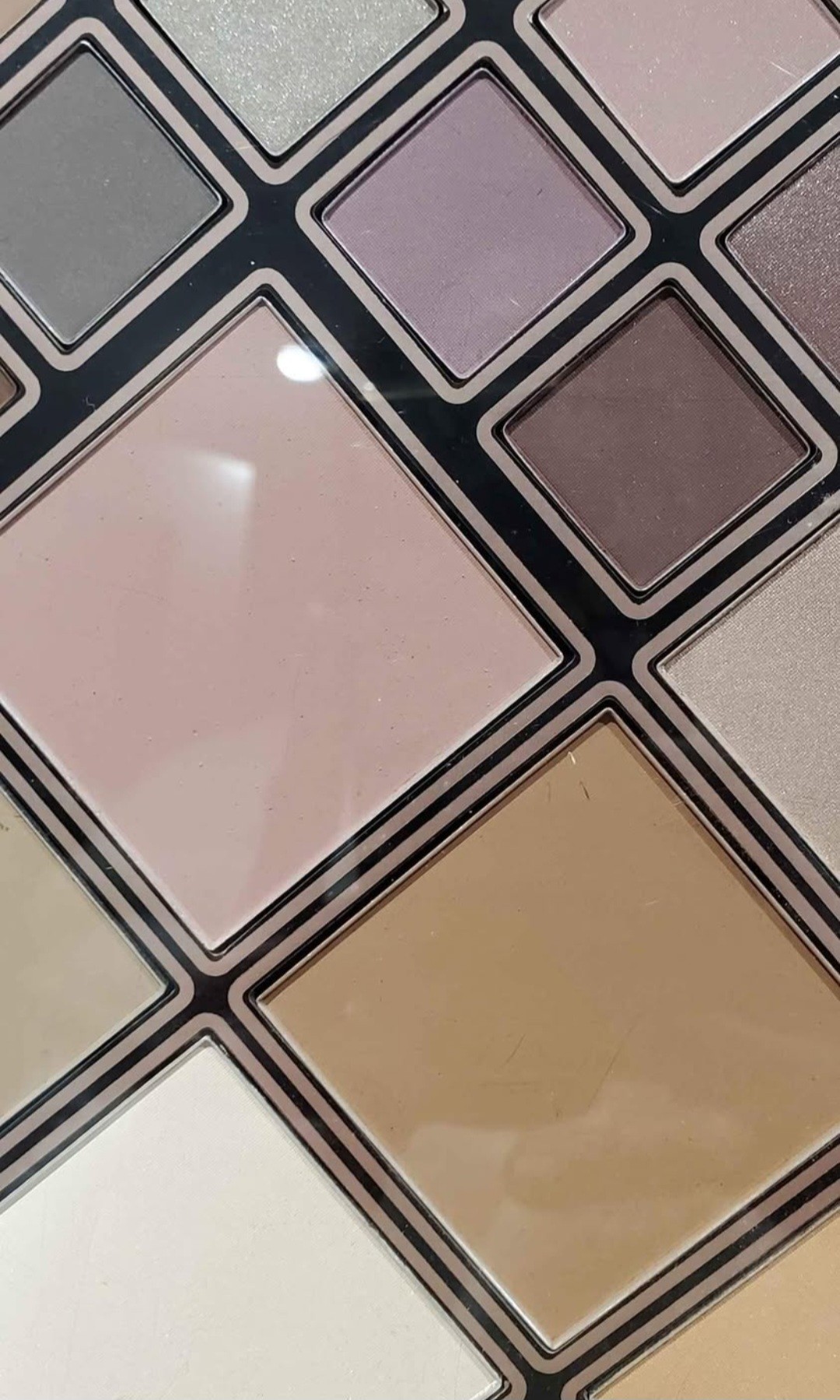 Quo For The Love Of Makeup palette - photo 4