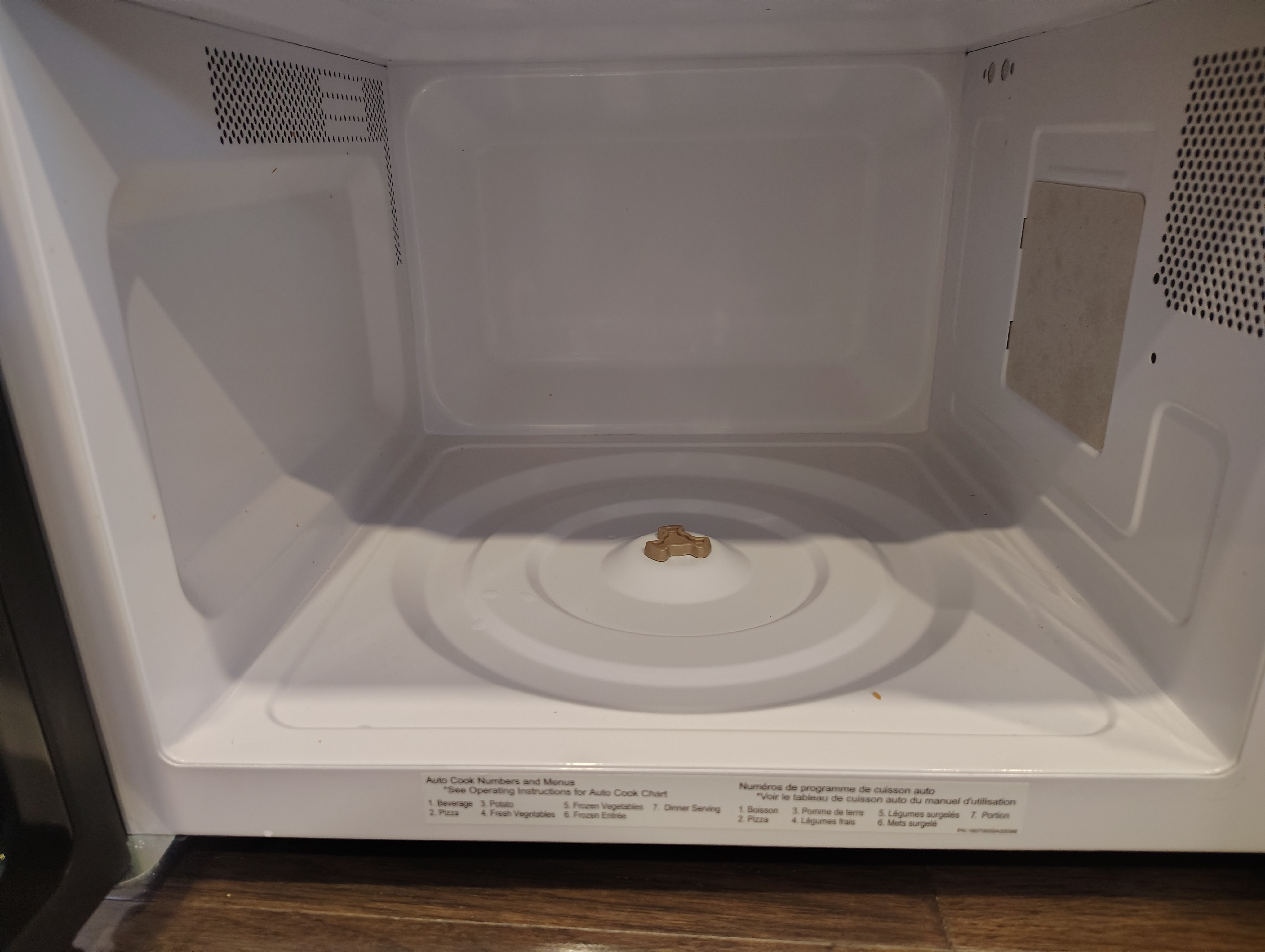 PARTS ONLY - Panasonic 1.3 cu ft 1100W Microwave NN-SG616B - photo 2