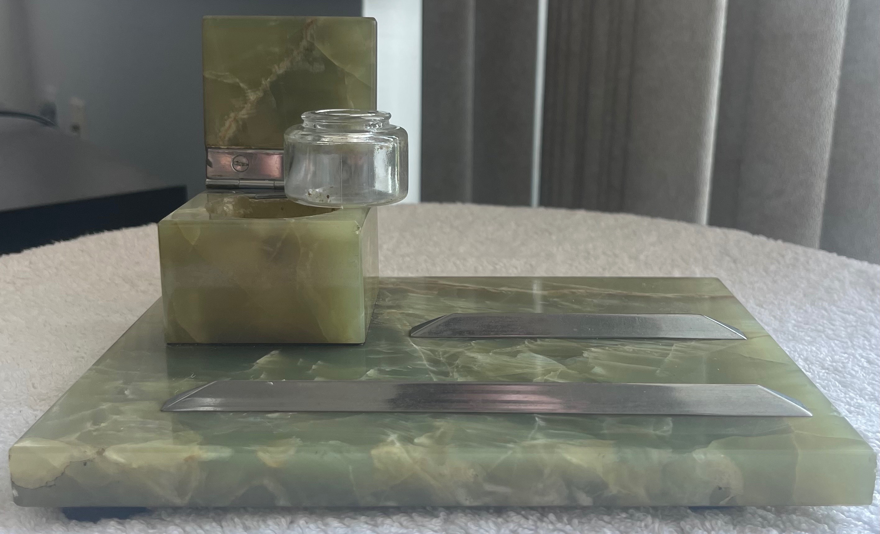 Vintage Italian Green Onyx Marble Desk Inkwell Pen Stand