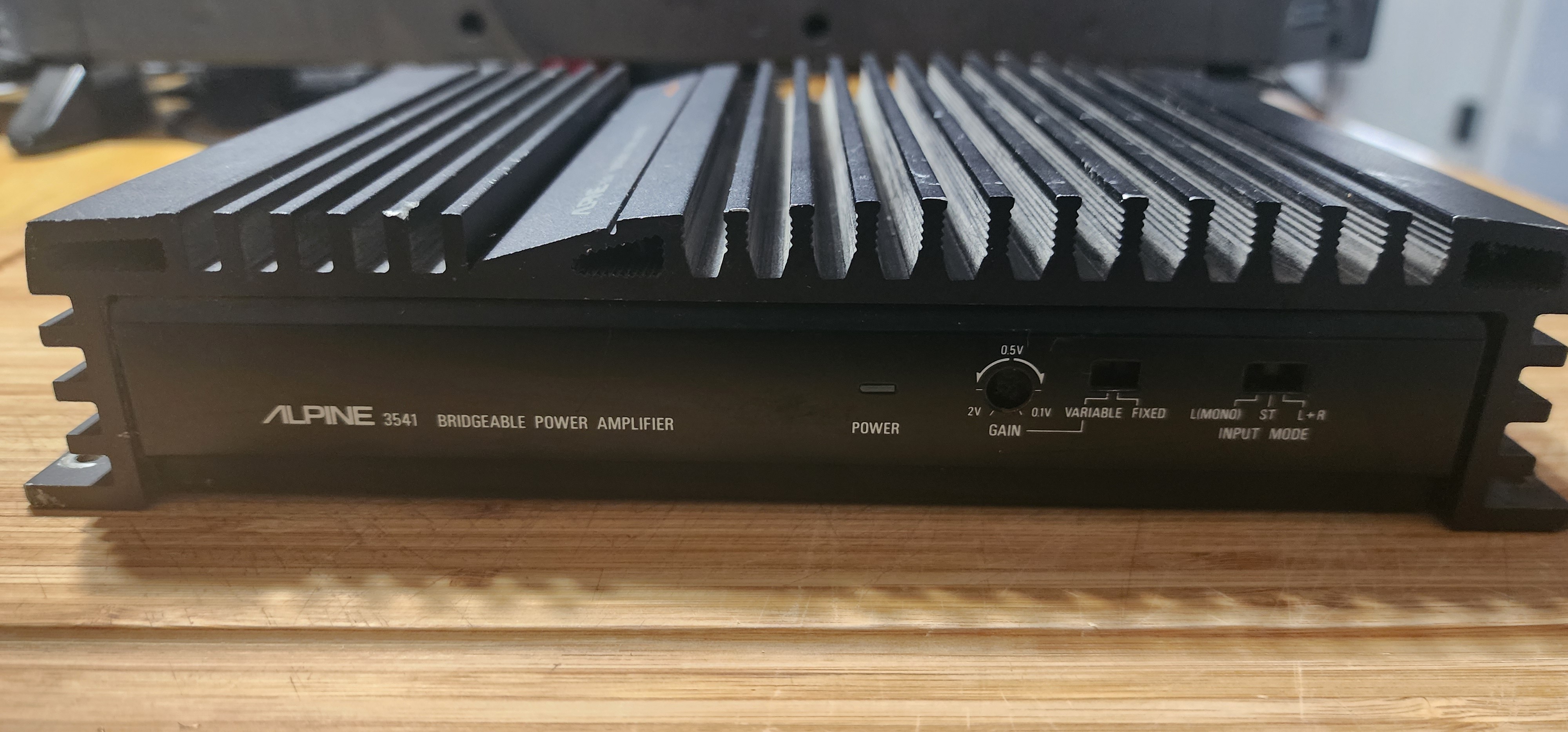 Alpine 3541 Bridgeable Power Amplifier - photo 3