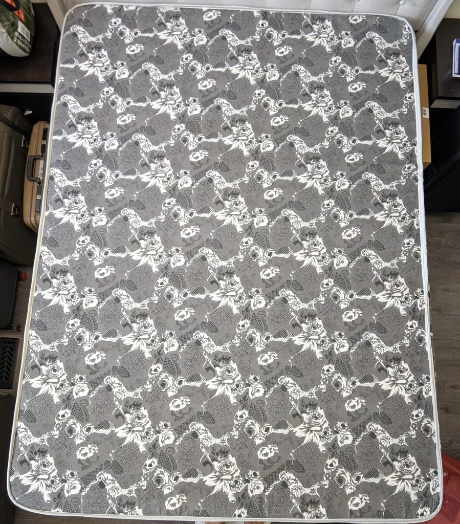 Mattress Queen Size $100 - photo 2