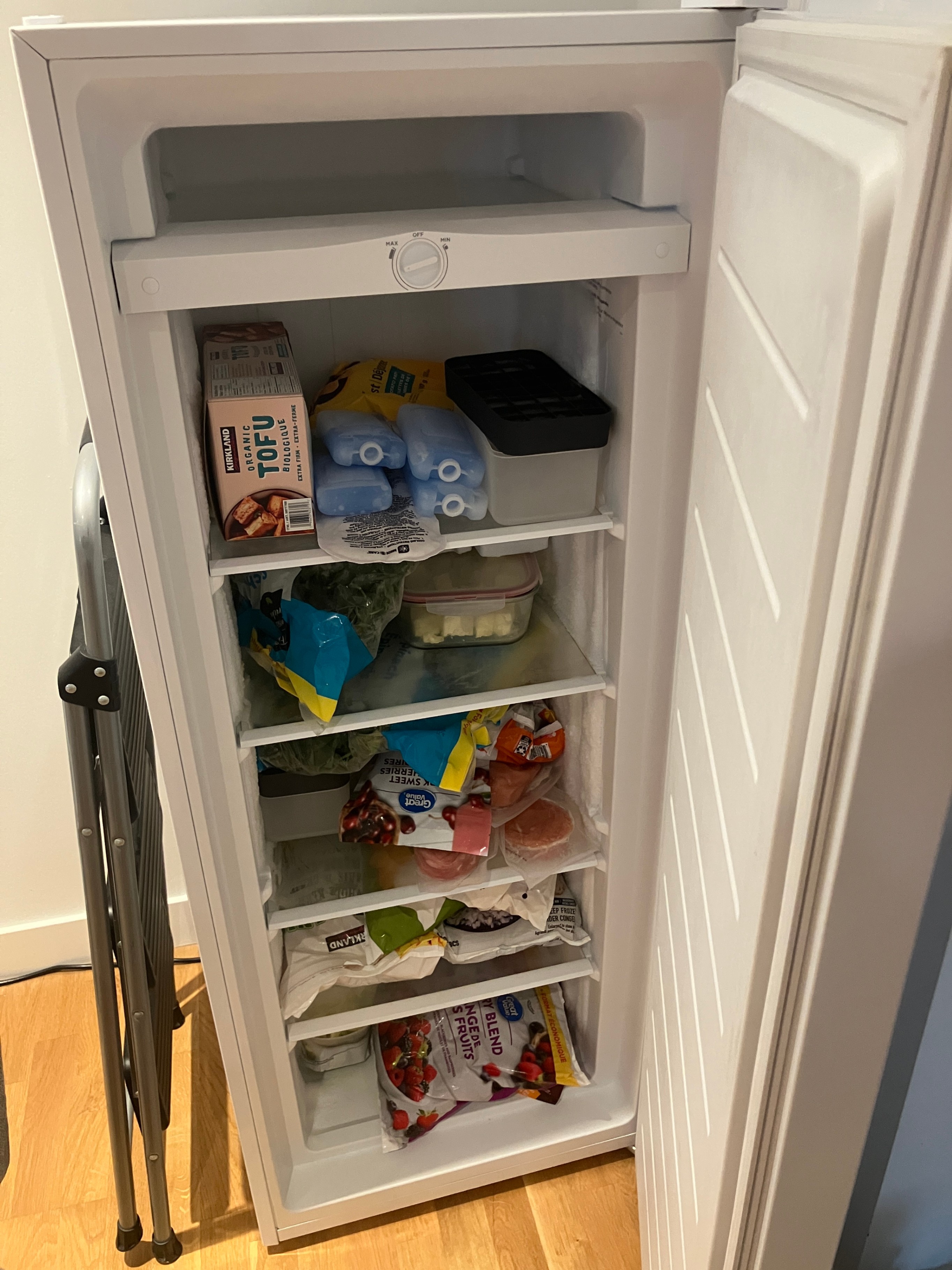 Arctic King 7.0 cb ft Standing Freezer - photo 2
