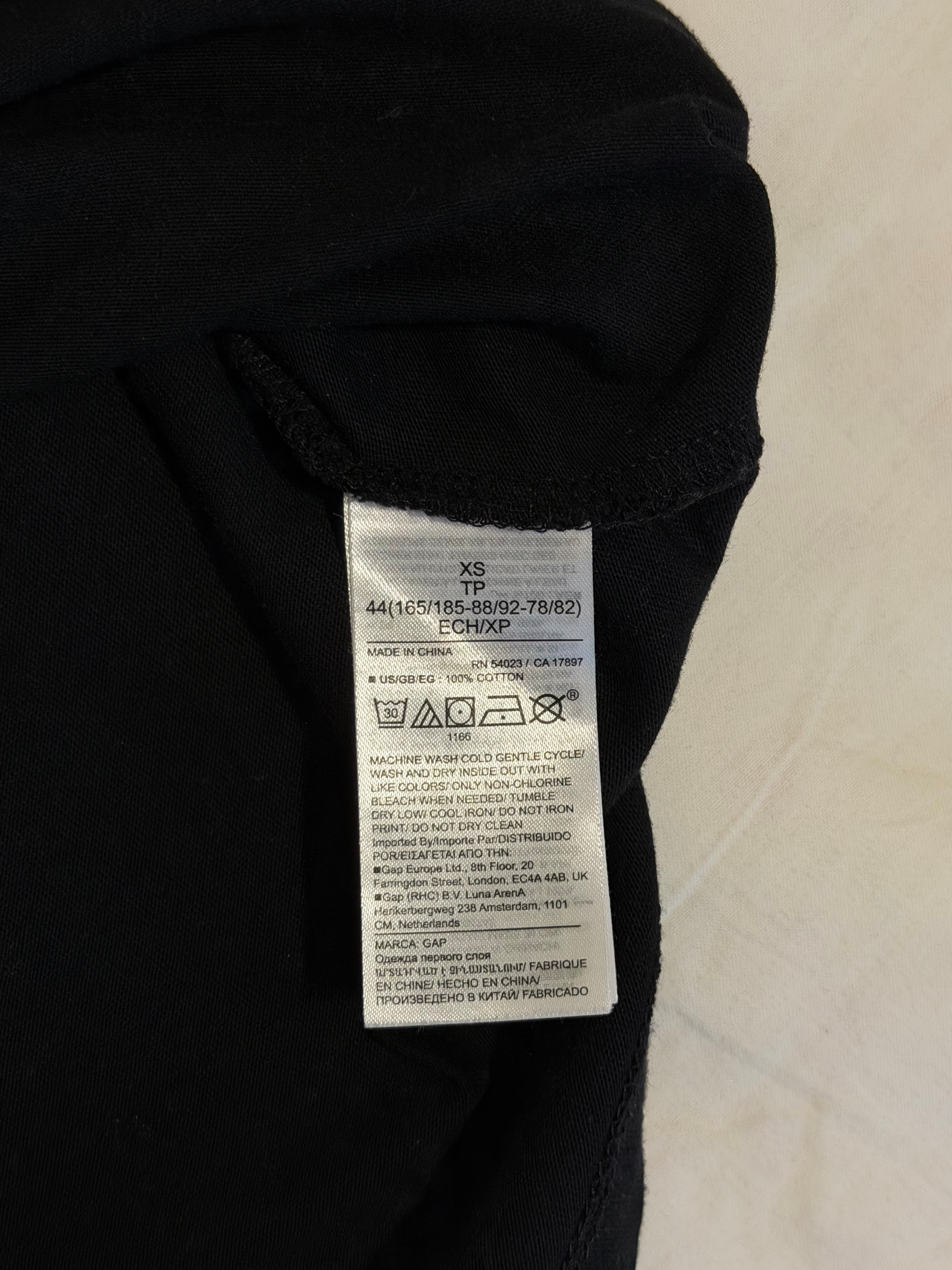 GAP Black Logo T-Shirt – Size XS – Oversized Fit - photo 5