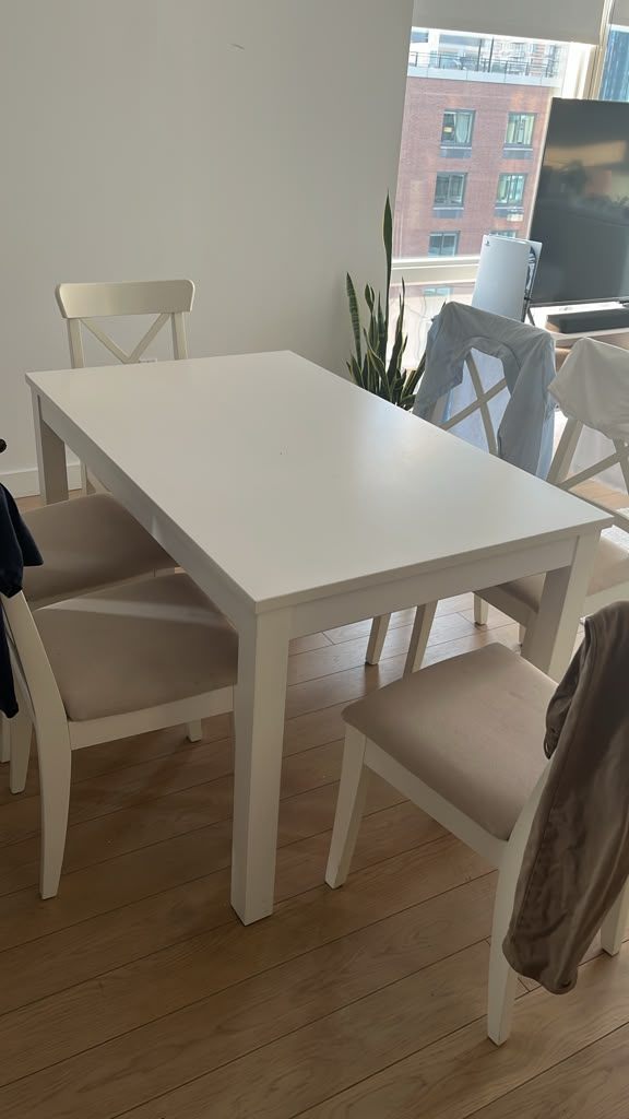 IKEA LANEBERG White Extendable Table