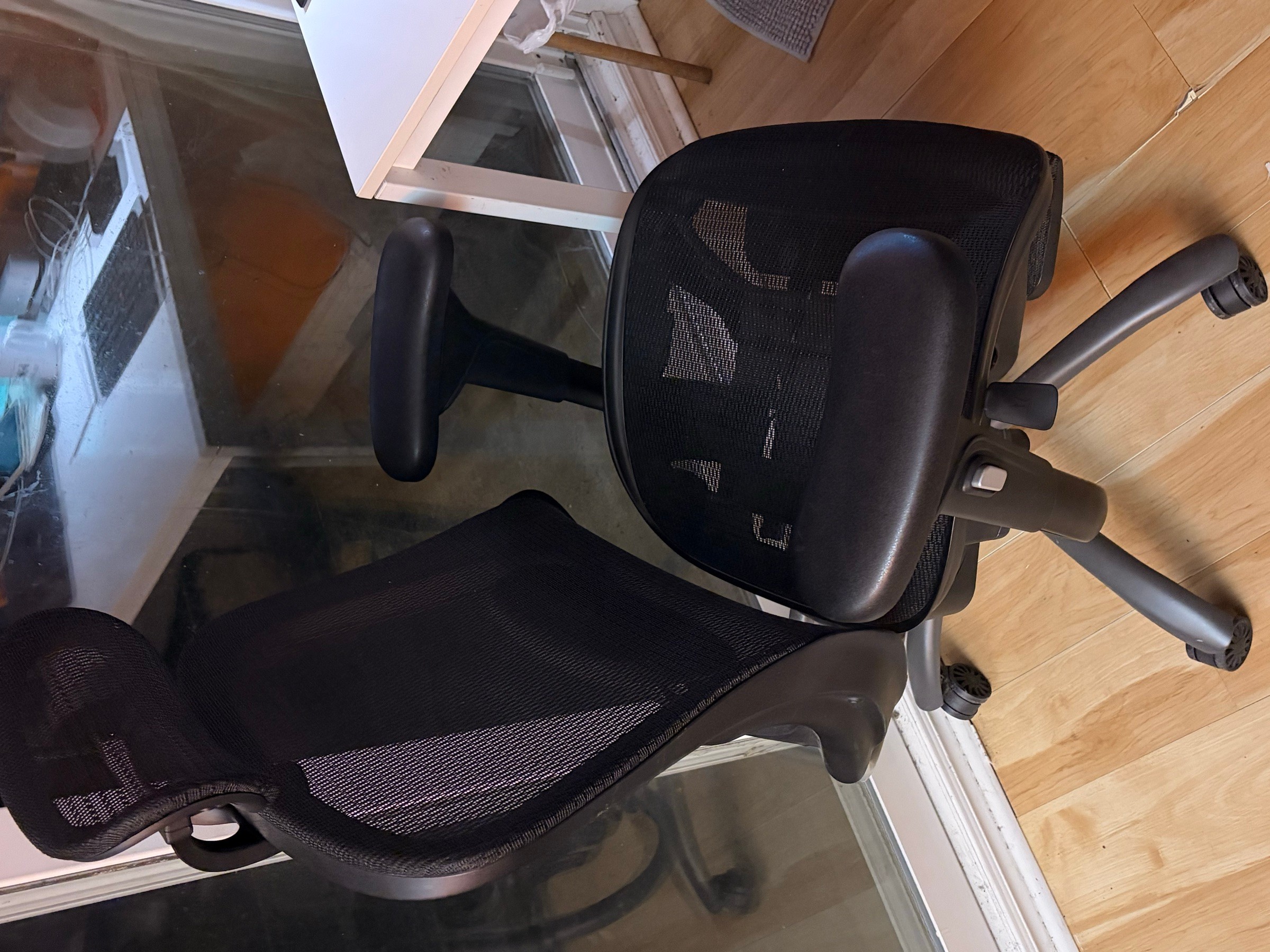 Ergonomic mesh office chair — adjustable arms + headrest