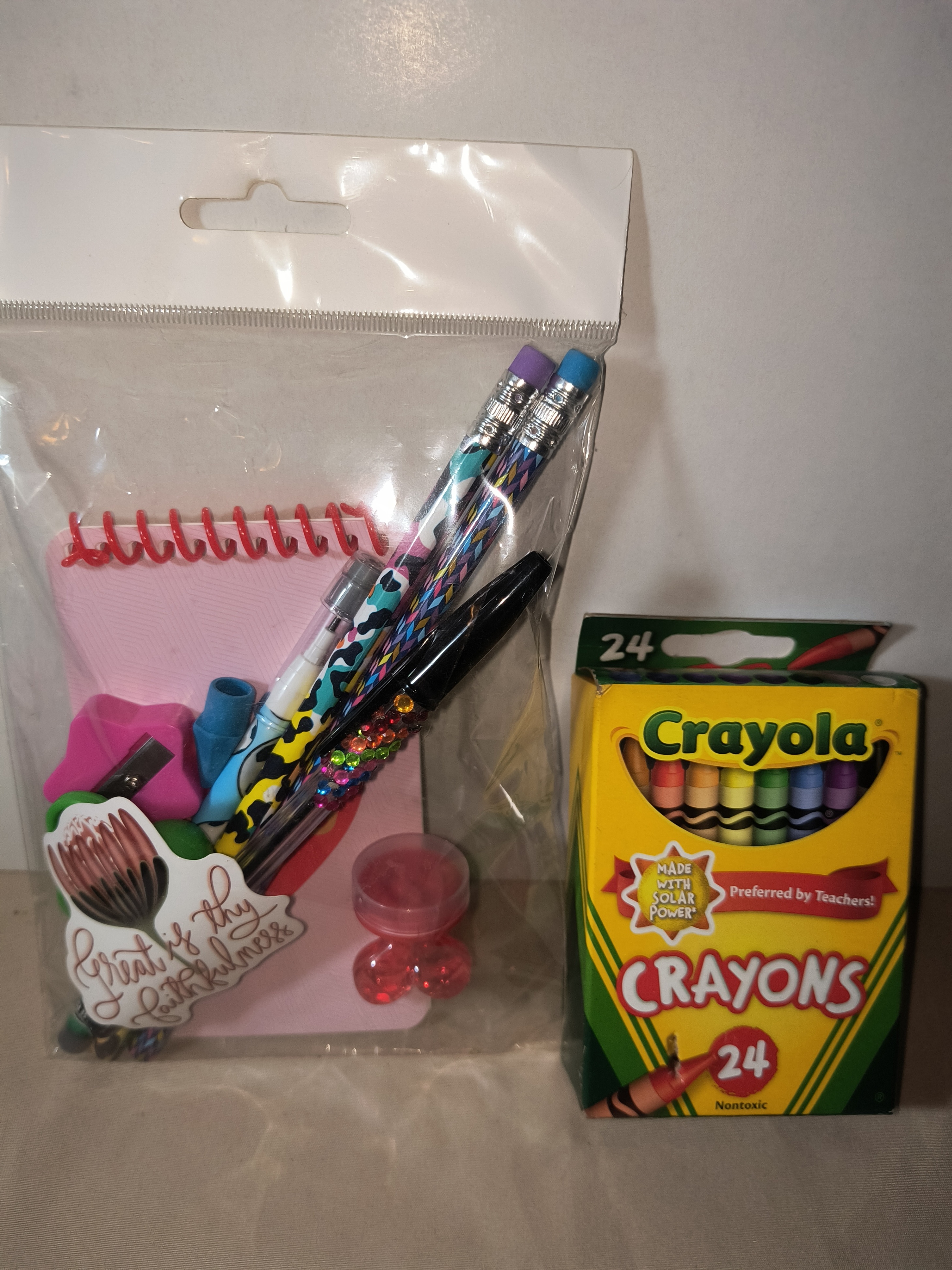 Cute Stationery & Crayola Crayon Gift Set Lot!