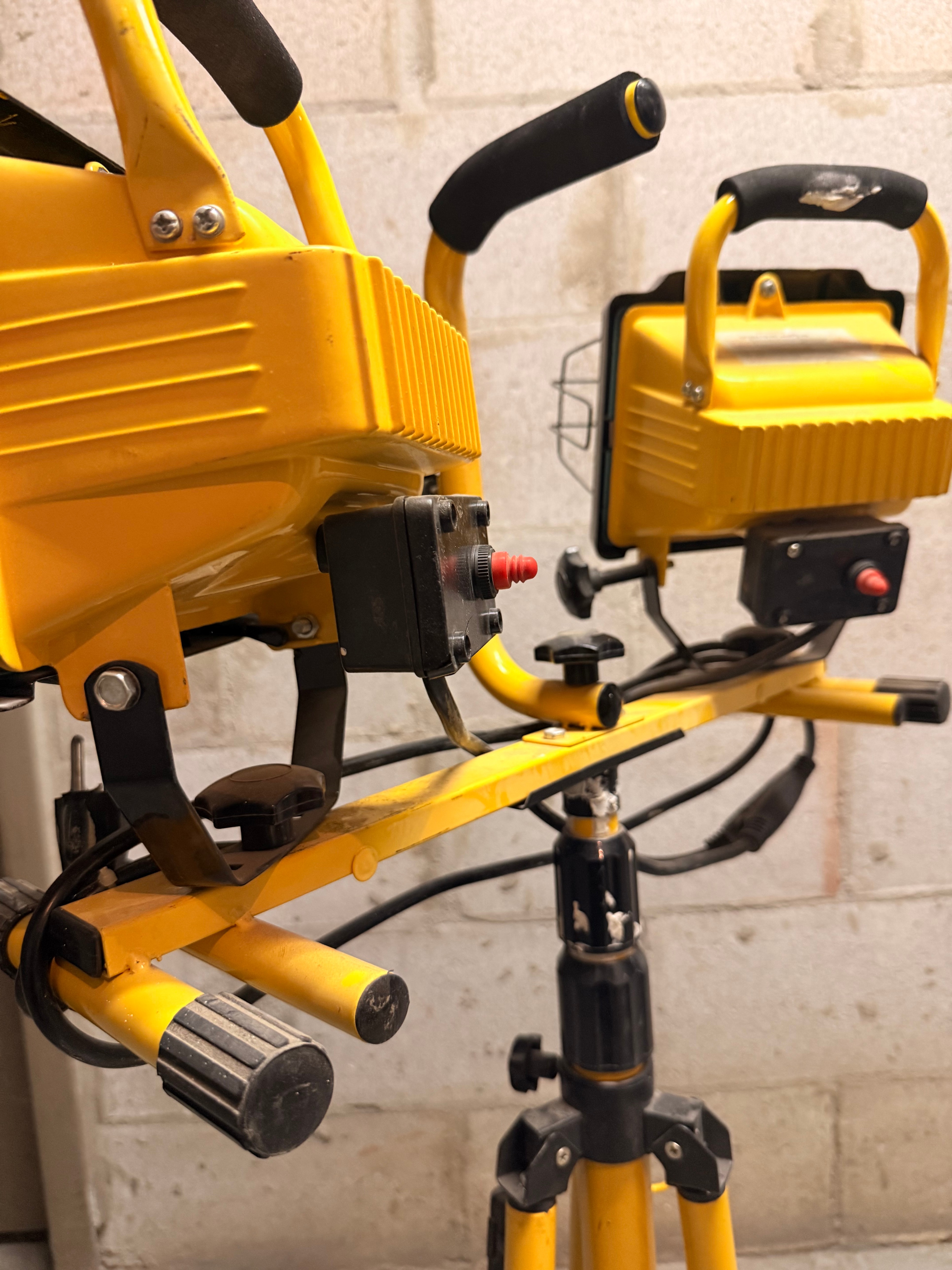 RITE-LITE Twin Head Work Light with Tripod - photo 3