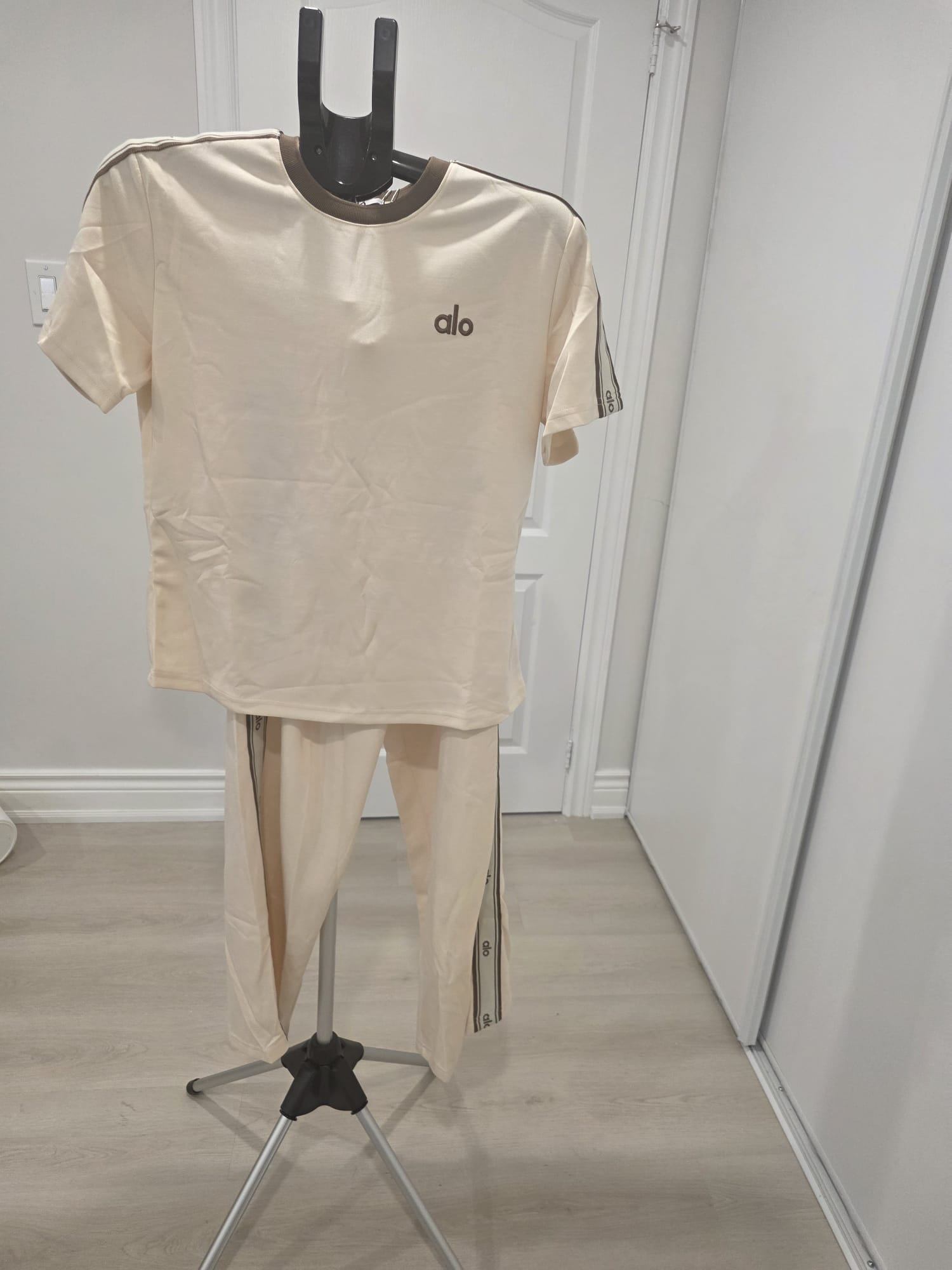 Alo Yoga T-Shirt & Sweatpants Lounge Set - Cream/Brown (Women)