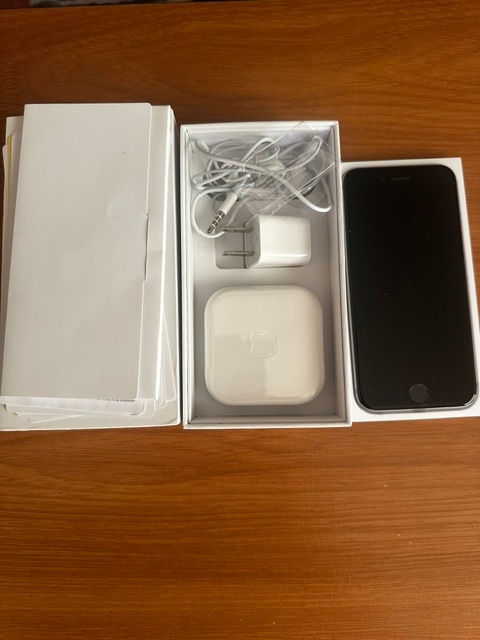 iPhone 11 (XR) with 64GB storage - photo 3