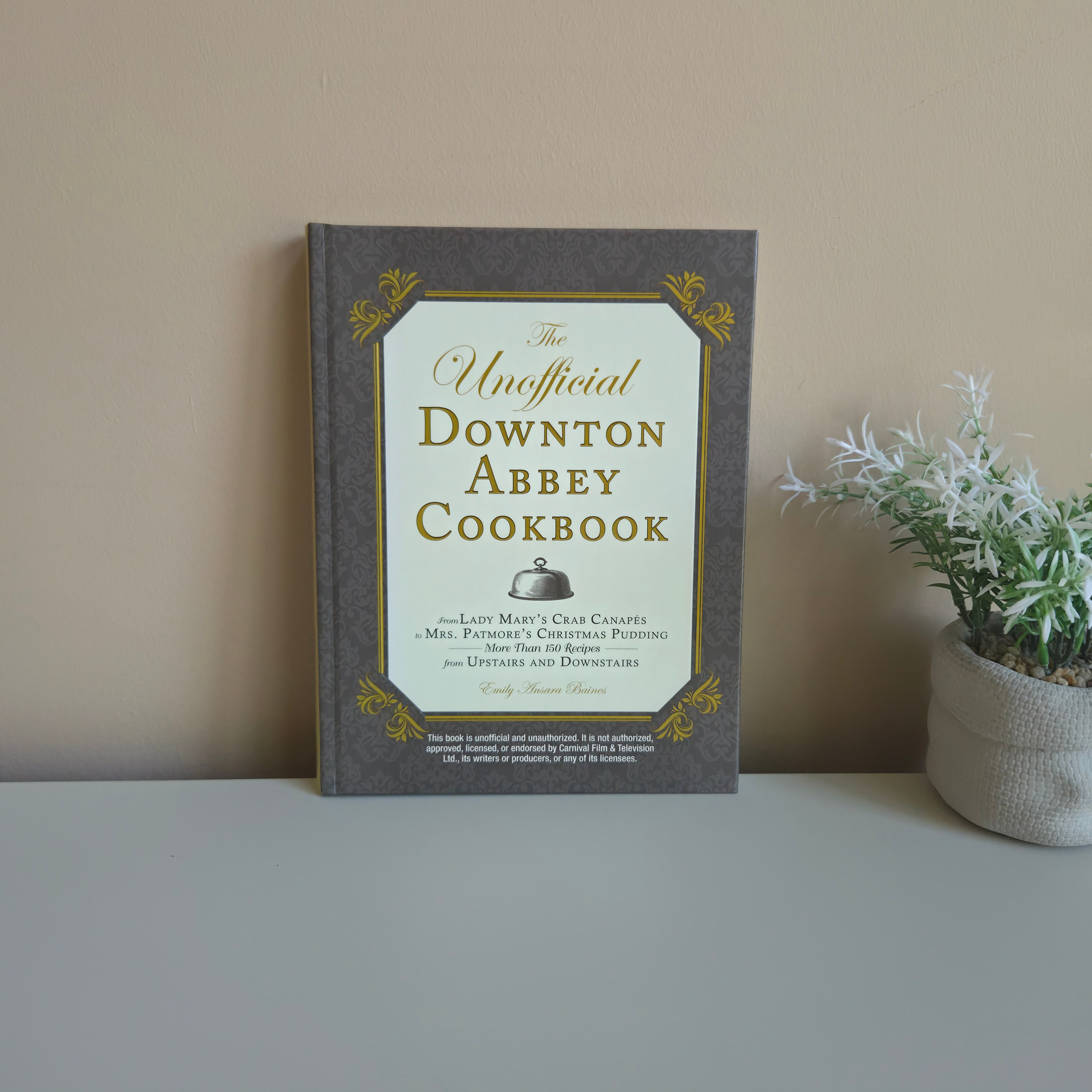 Downton Abbey - The Unofficial Cookbook - Like New! 🍳