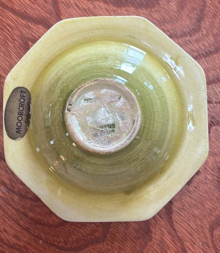 Vintage Moorcroft Hibiscus 4.5” Ashtray w original sticker - photo 3