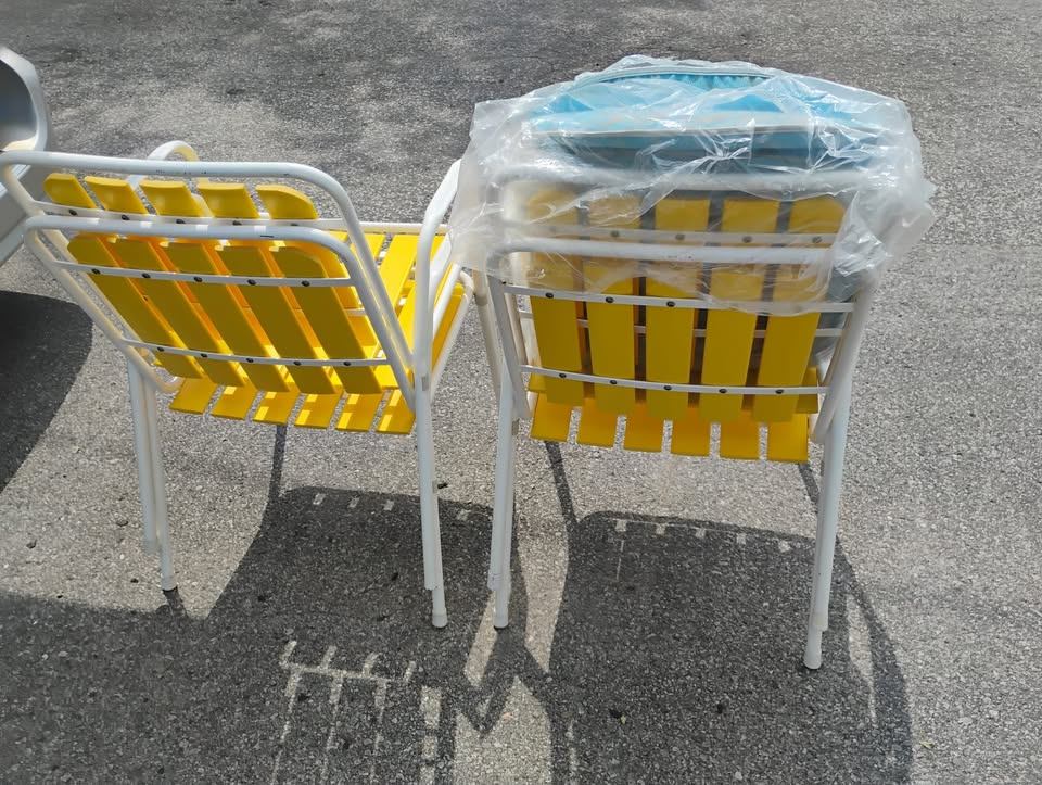 Vintage 80s Heavy Duty Yellow/White Patio Chairs w/Covers NEW!!! - photo 3