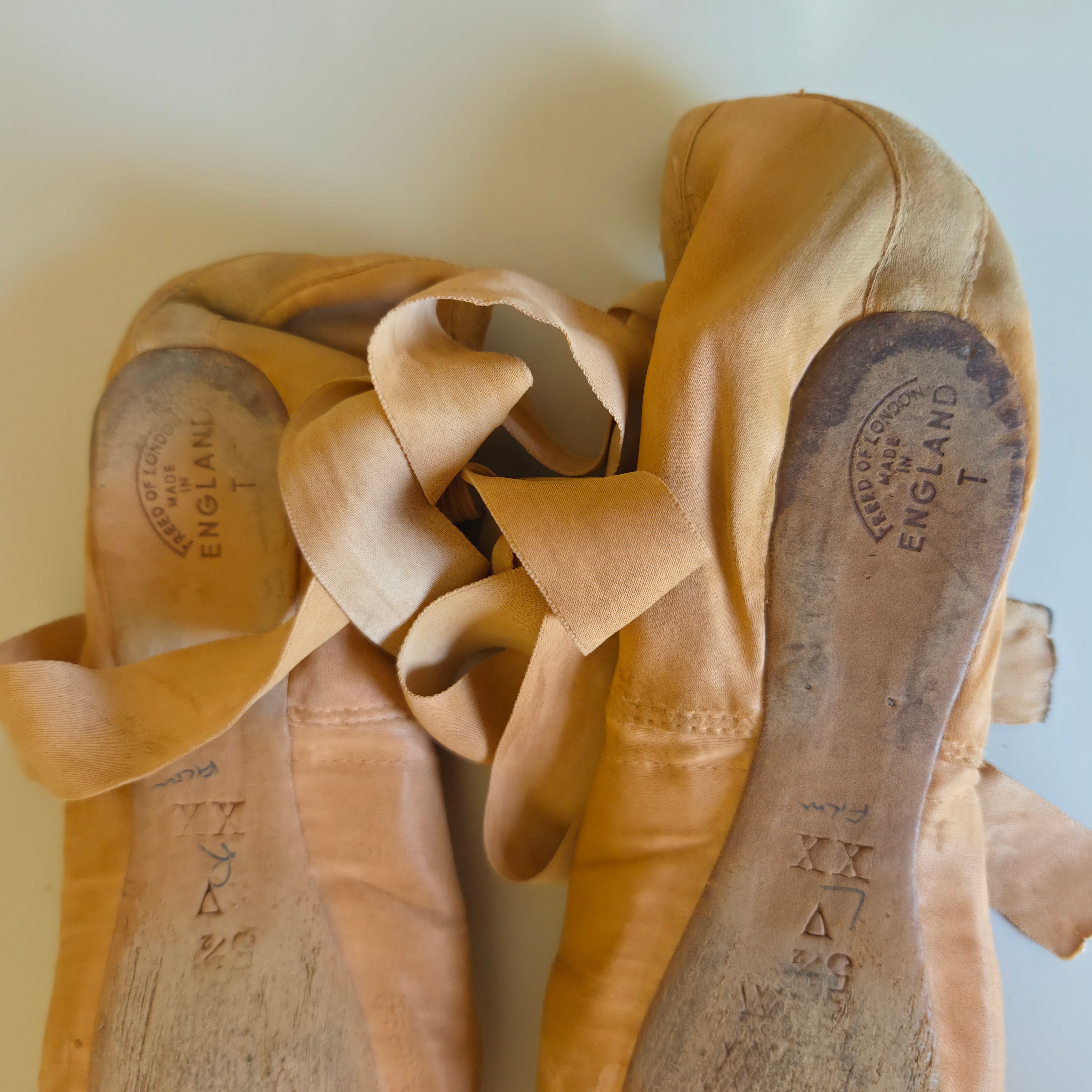 Greta Hodgkinson - Signed Ballet Shoes & Posters - Pre-Loved! 🩰 - photo 4