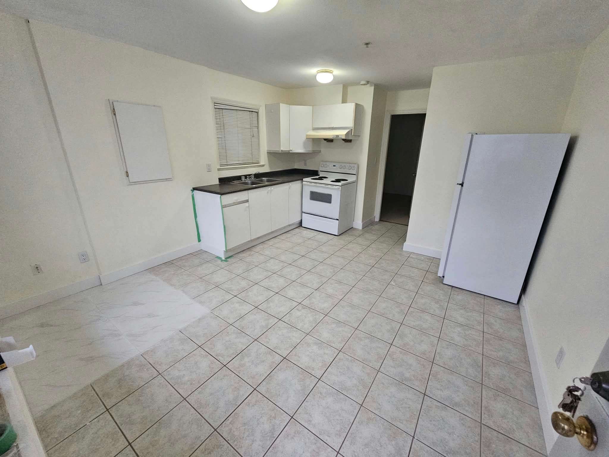 $1,200 - 1BR Ground Suite (Renfrew-Collingwood) - photo 2