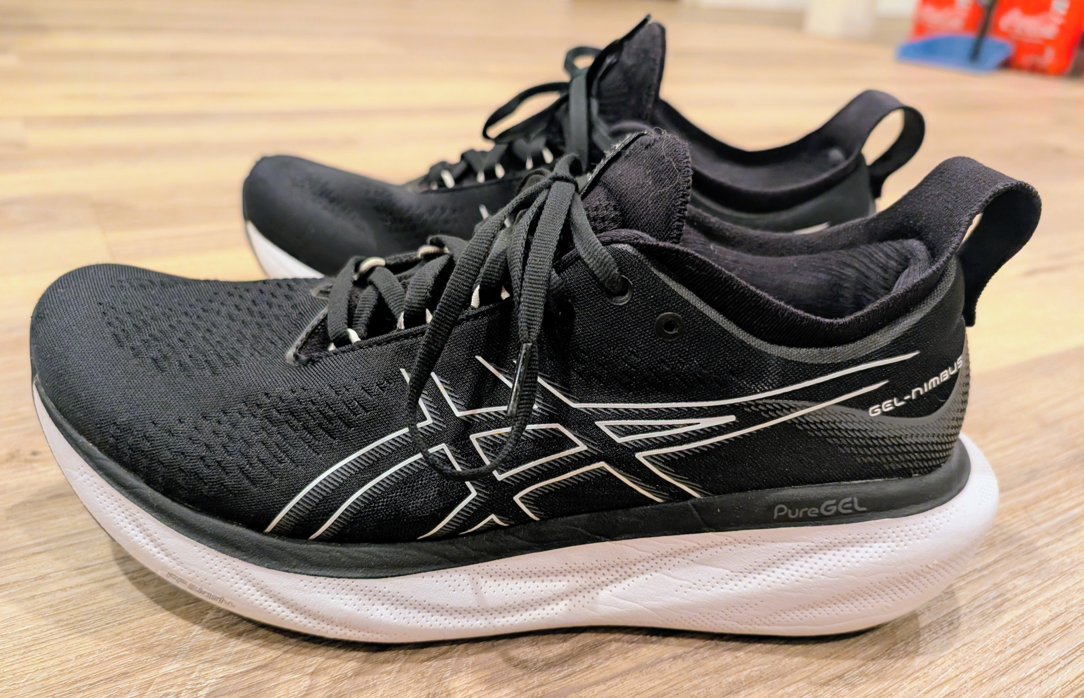ASICS Gel-Nimbus 25 Black/White colorway.