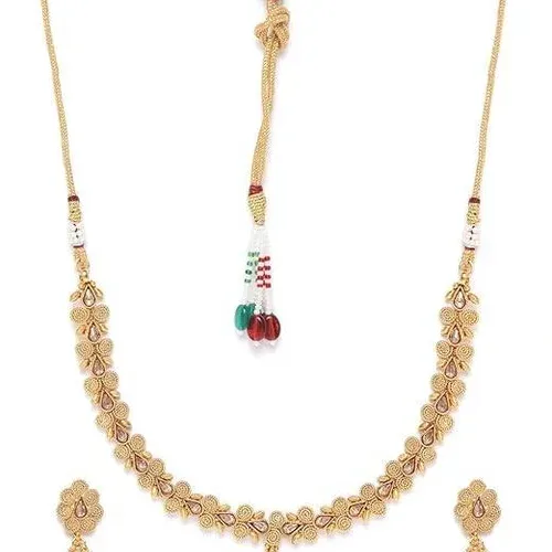 Gold coloured necklace and earring set with pearls - photo 3