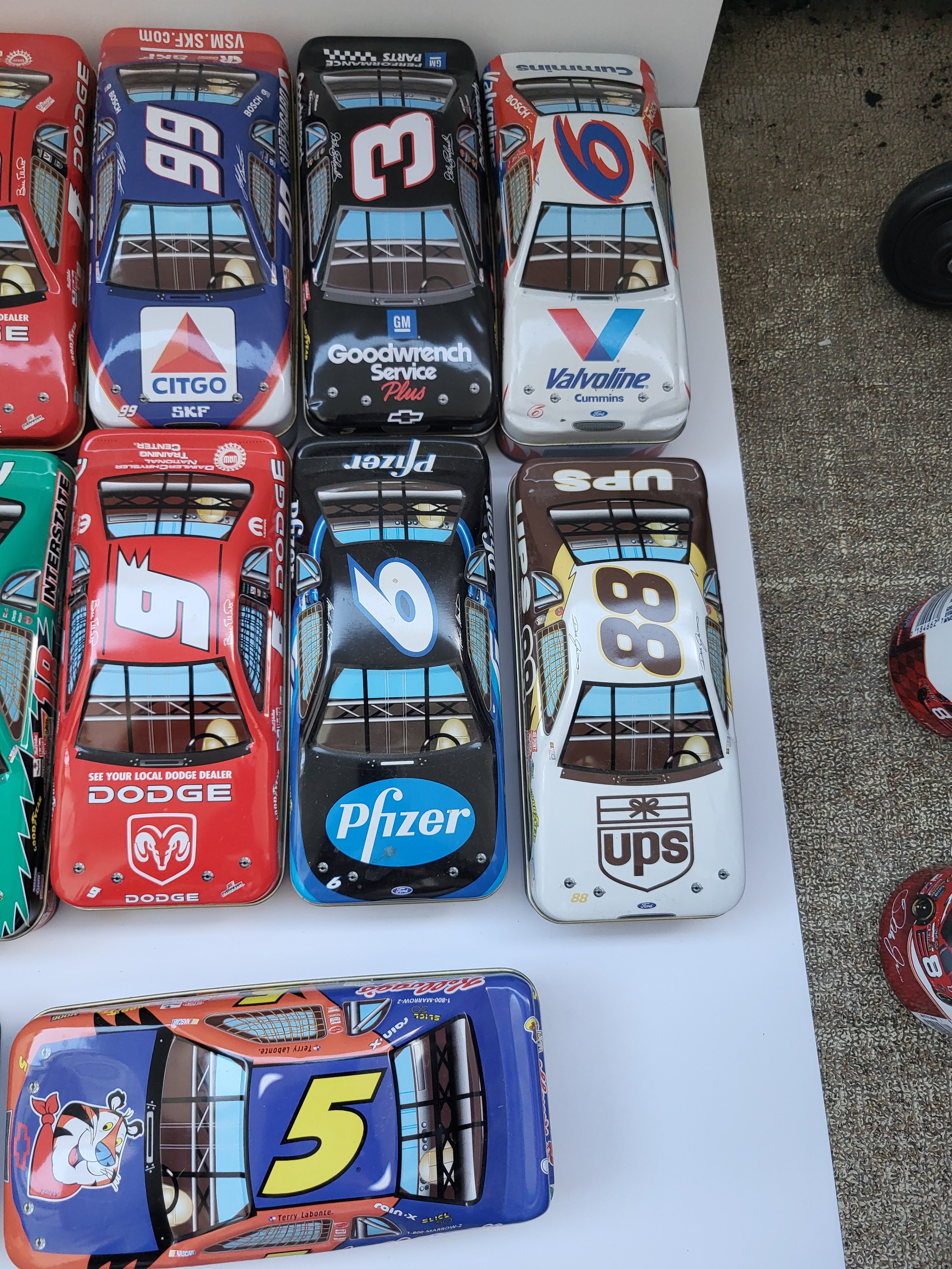 NASCAR Collector Mega-Lot - 26+ Piece Garage - Cave Display Set - photo 3
