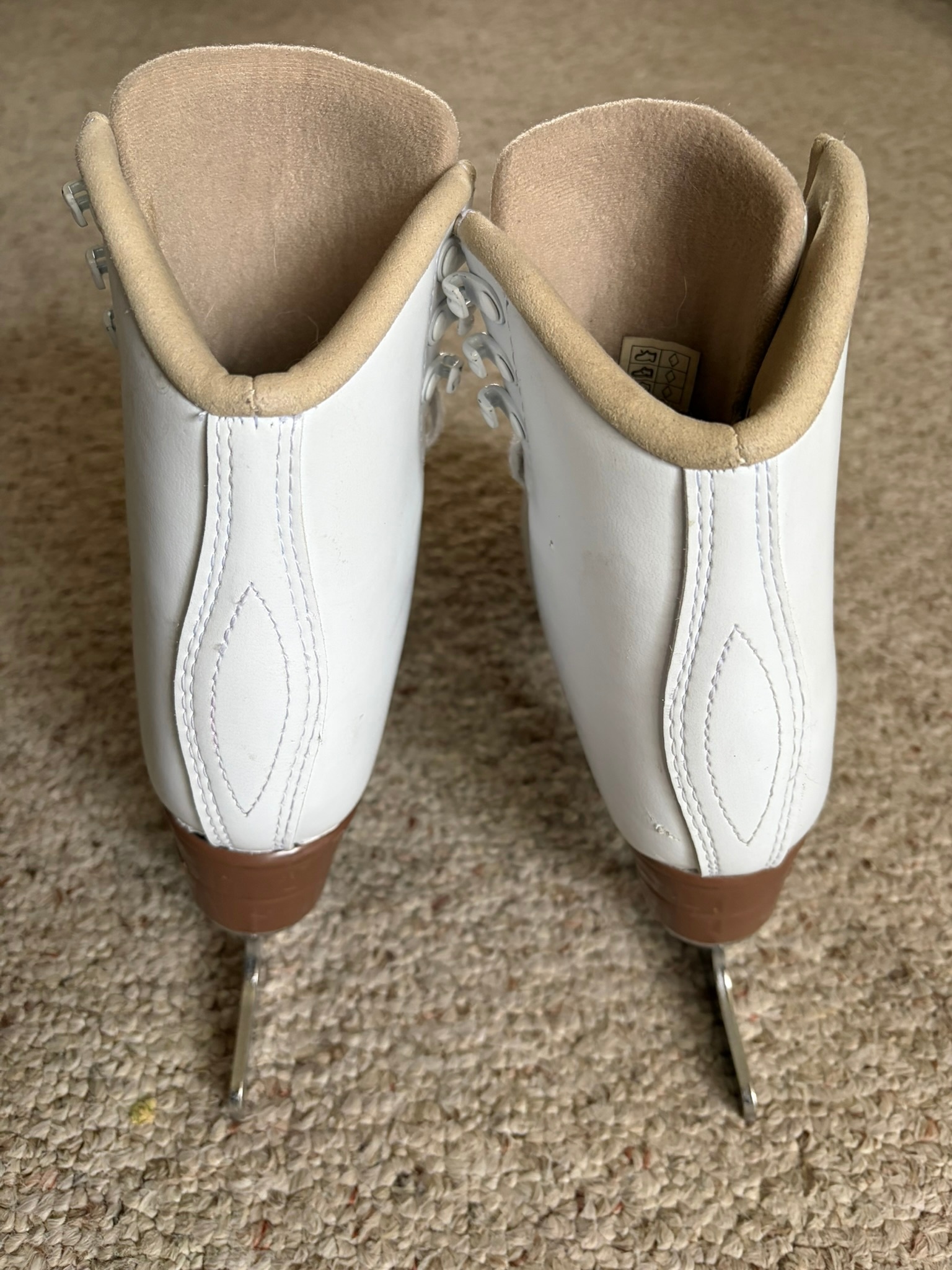 ⛸️ JACKSON ARTISTE FIGURE SKATES — JUNIOR SIZE 3 — $75 ⛸️ - photo 4