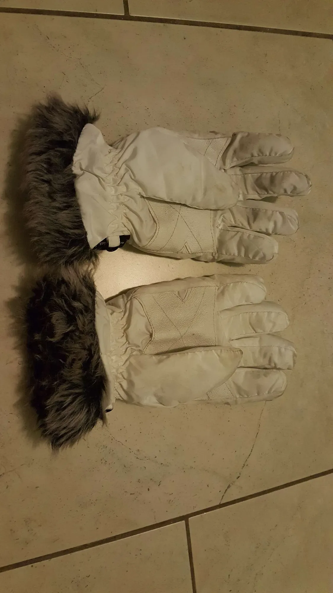 warm white winter gloves -- show signs of use/wear (see pics ... - photo 2