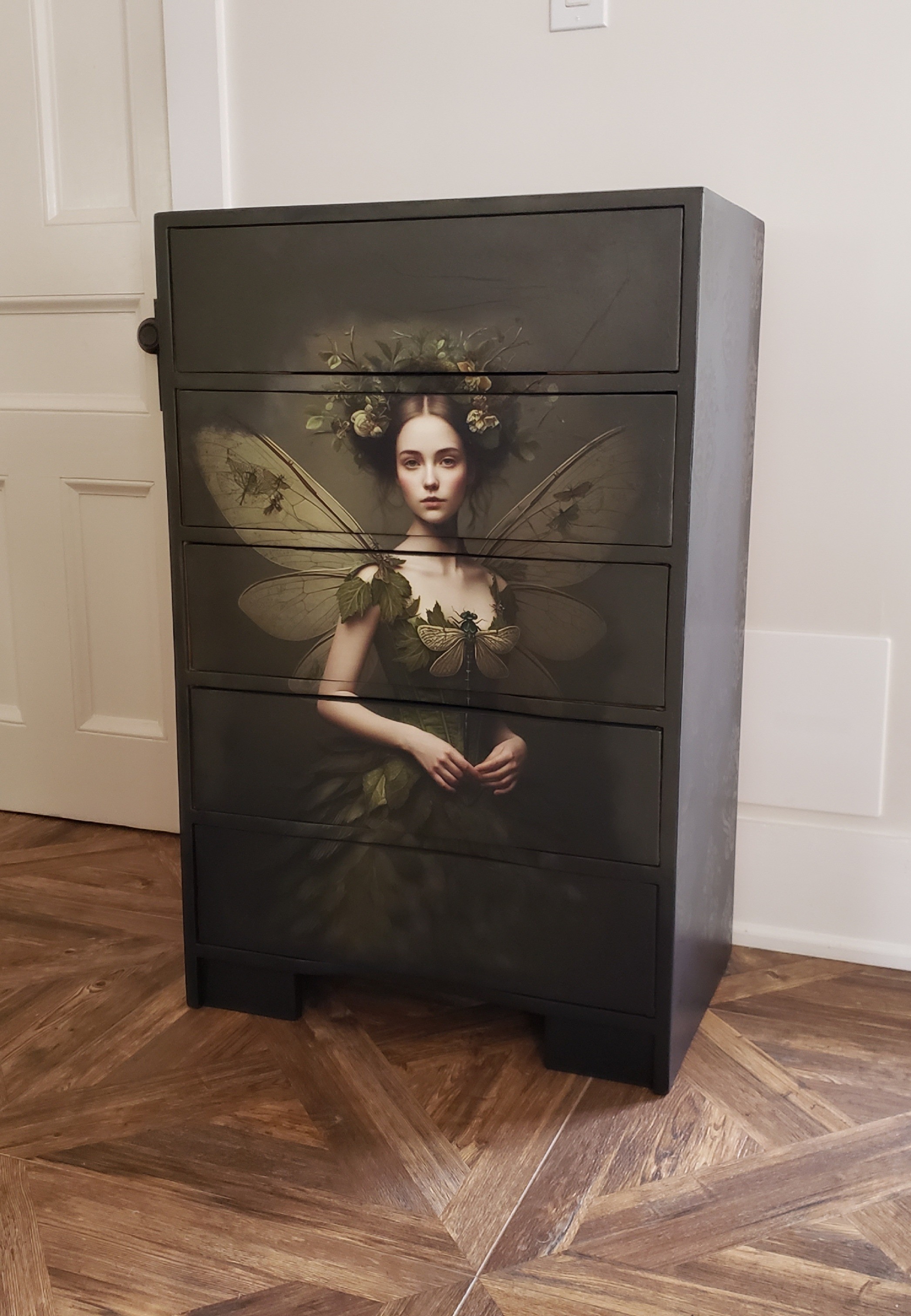 5 drawer wood dresser - photo 2