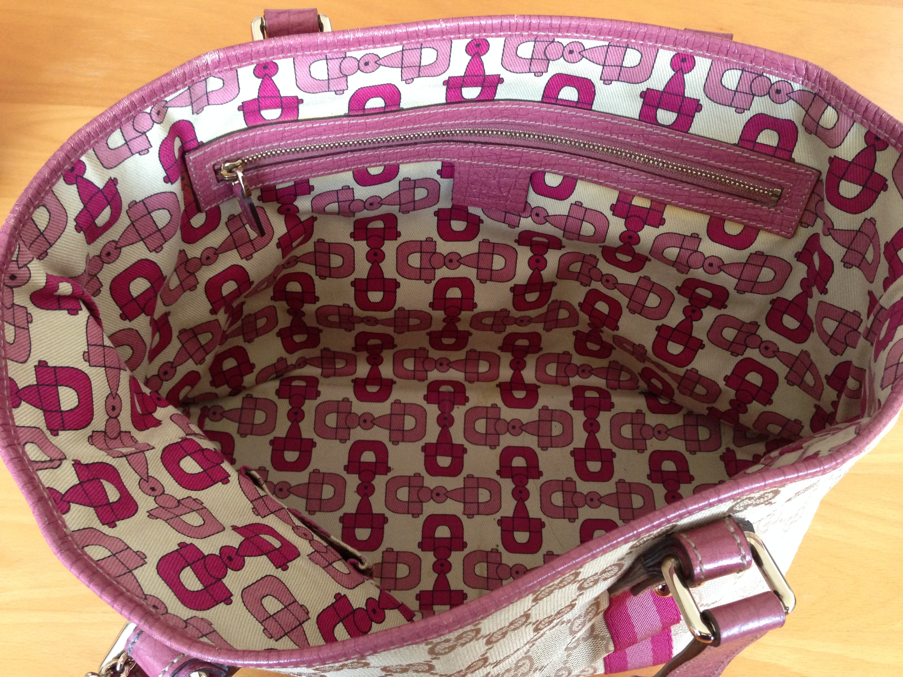 Vintage Gucci GG Monogram Joliceour Pink Butterfly Charm - photo 3
