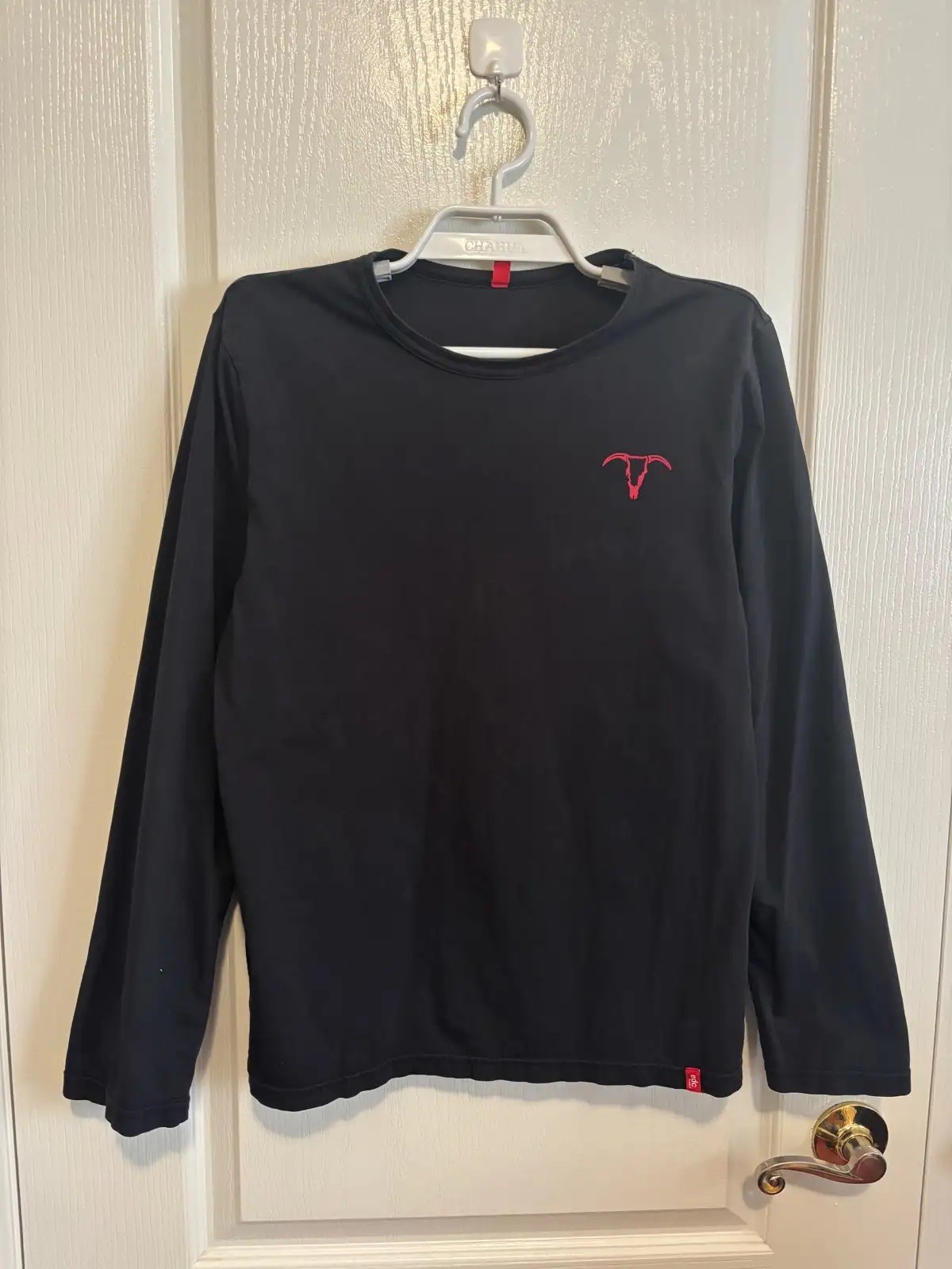 EDC by Esprit Black Long Sleeve Shirt – Red Bull Skull Logo - photo 2