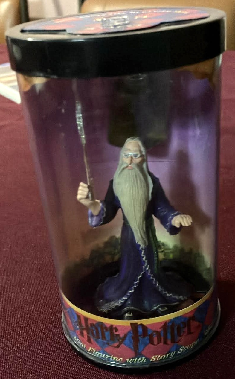 Harry Potter Dumbledore Mini Figurine with Story Scope