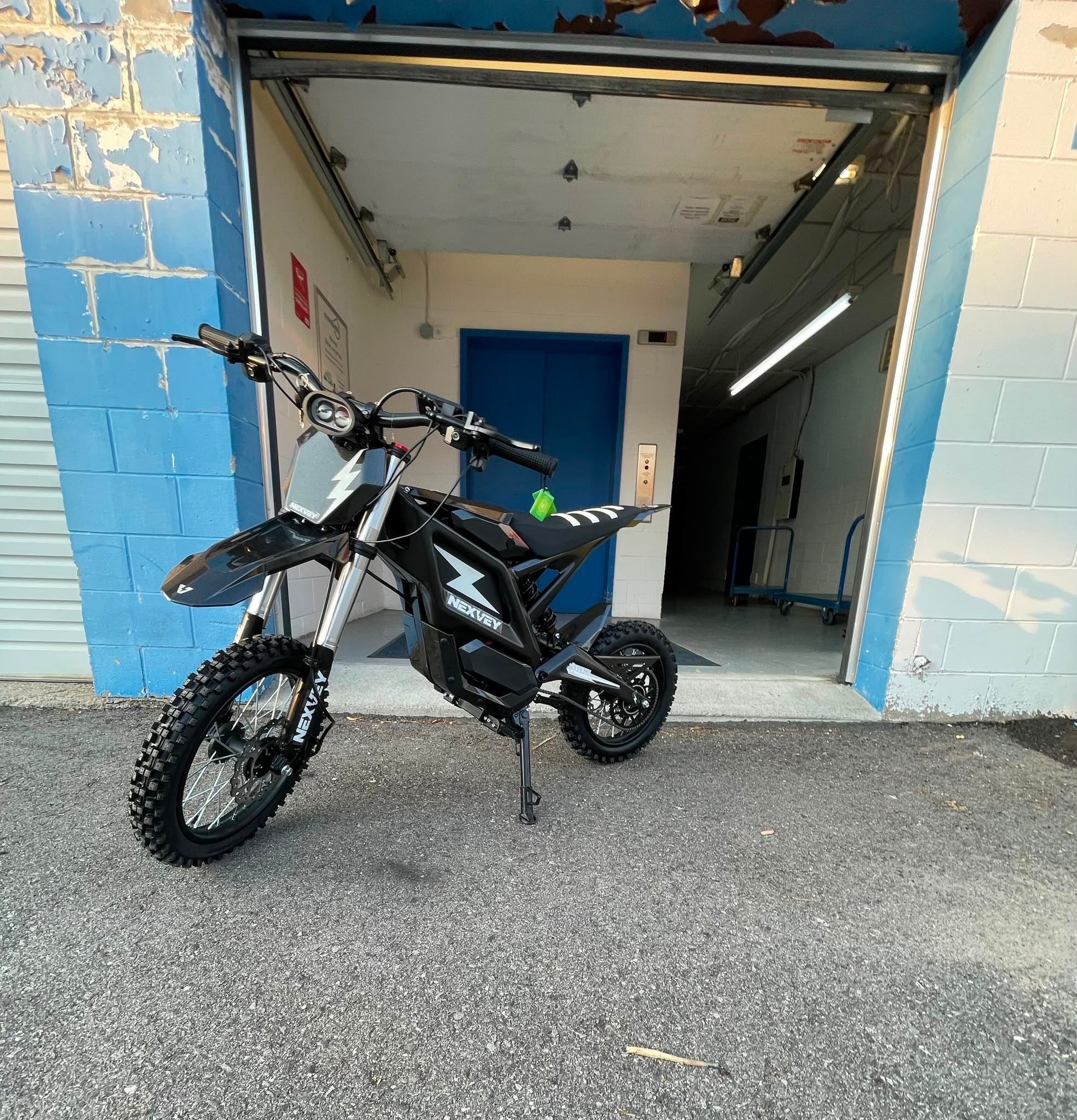 Nexvey Flash Youth Electric Dirt Bike – Brand New - photo 2