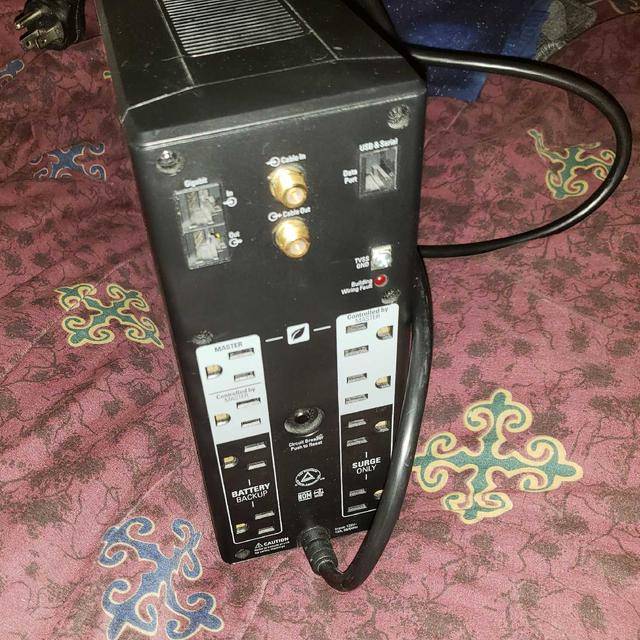APC Back-UPS Pro 1000 (needs new battery) [L1] - photo 2